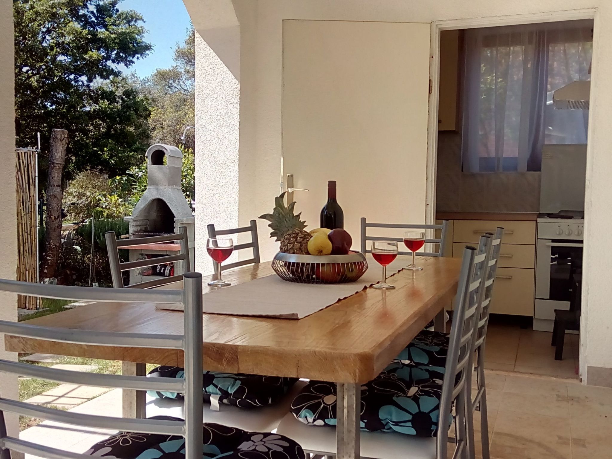 In Pavićini mit Grill, Terrasse und Garten-Image-tags.info