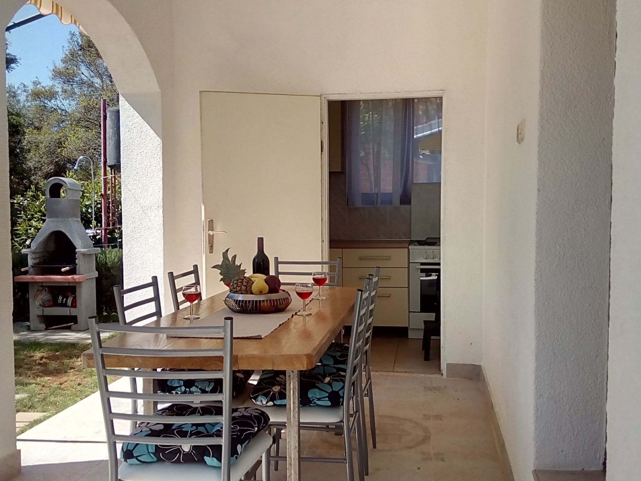 In Pavićini mit Grill, Terrasse und Garten-Image-tags.info