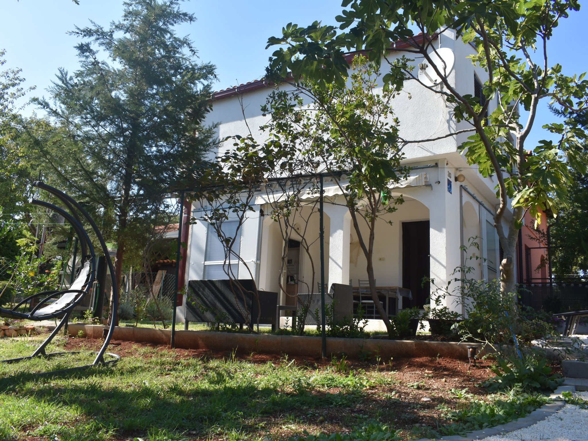 In Pavićini mit Grill, Terrasse und Garten-Image-tags.info