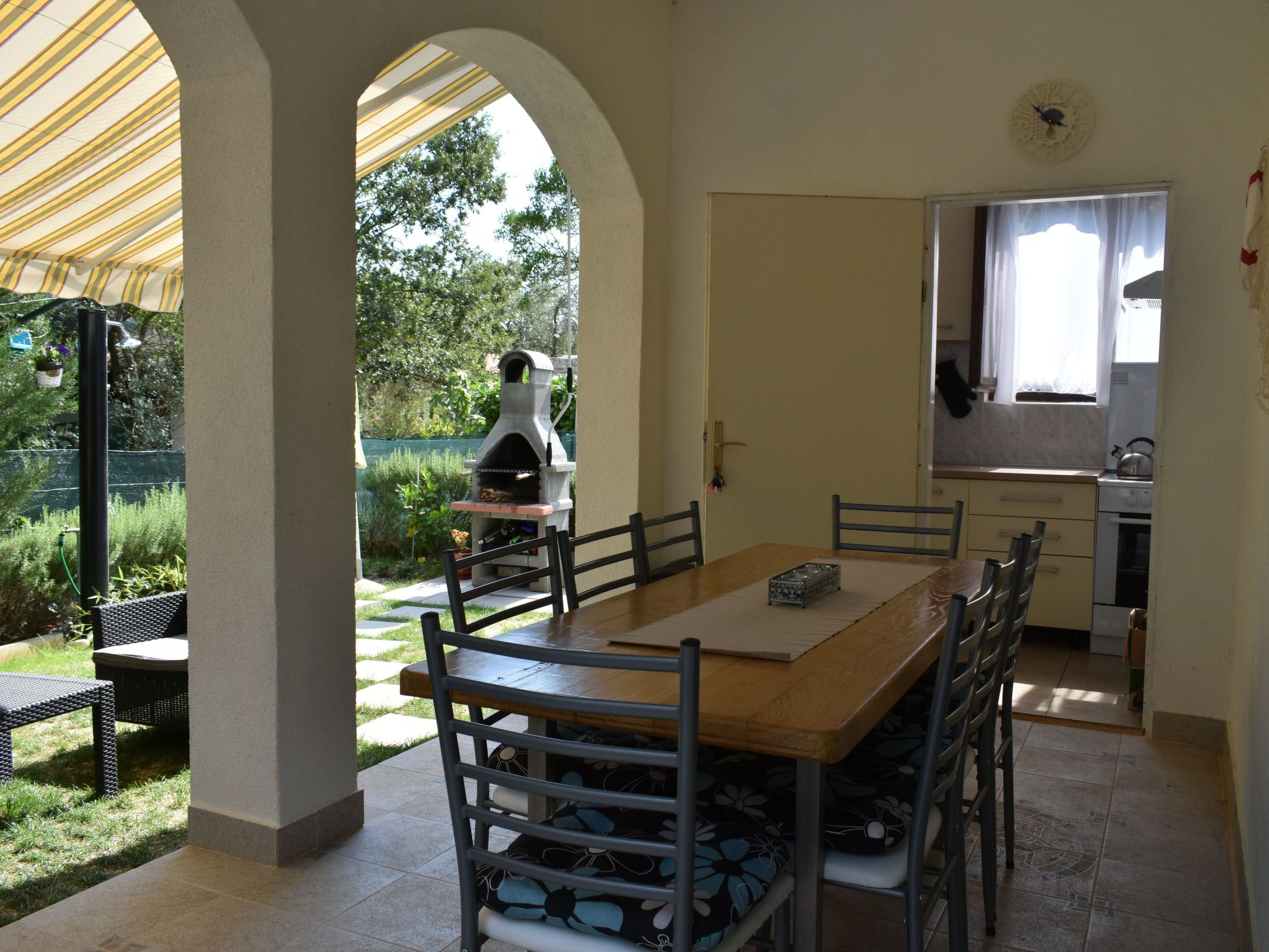 In Pavićini mit Grill, Terrasse und Garten-Image-tags.info