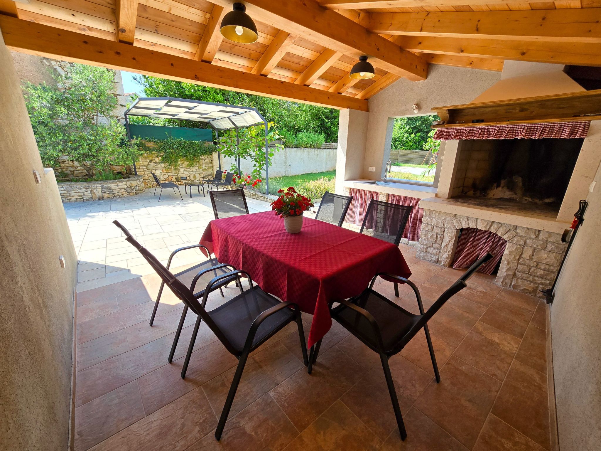 Typisch istrisches Steinhaus Brnistra in Rakalj-Binnen