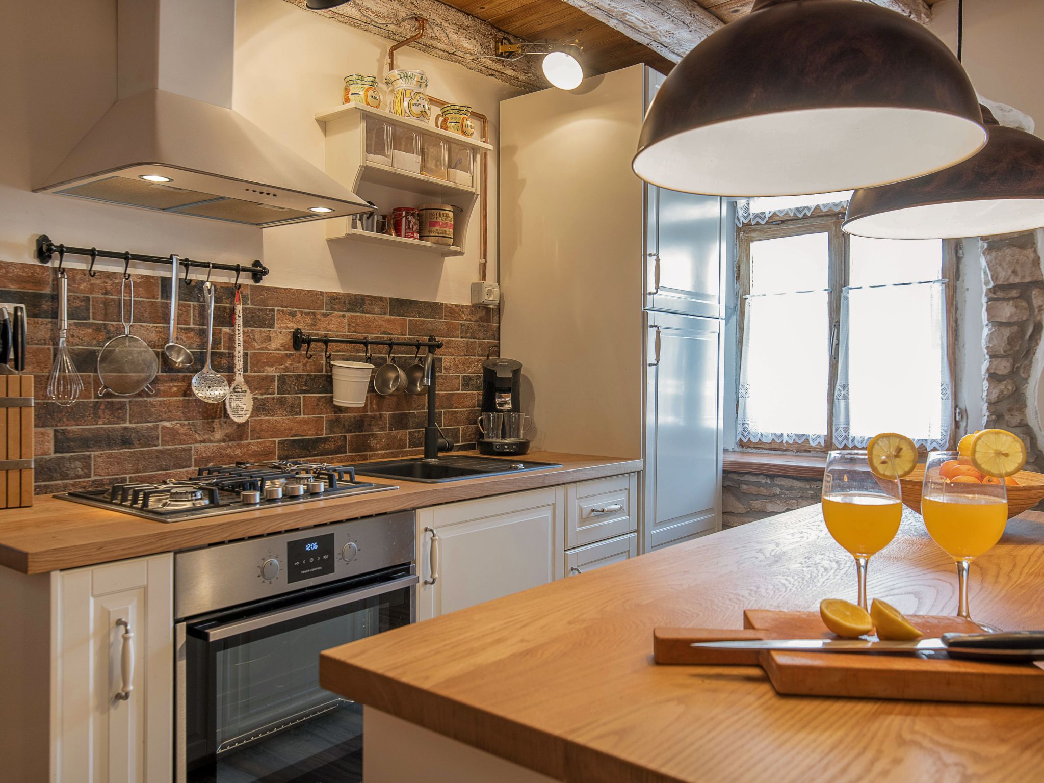 Mit Garten, Terrasse und Grill-Binnen