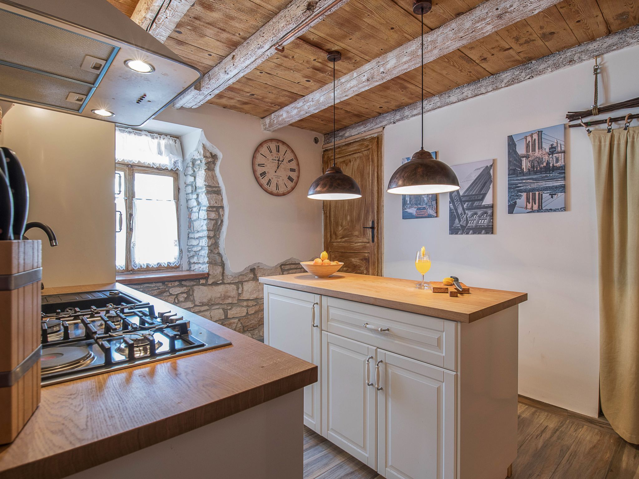 Mit Garten, Terrasse und Grill-Binnen