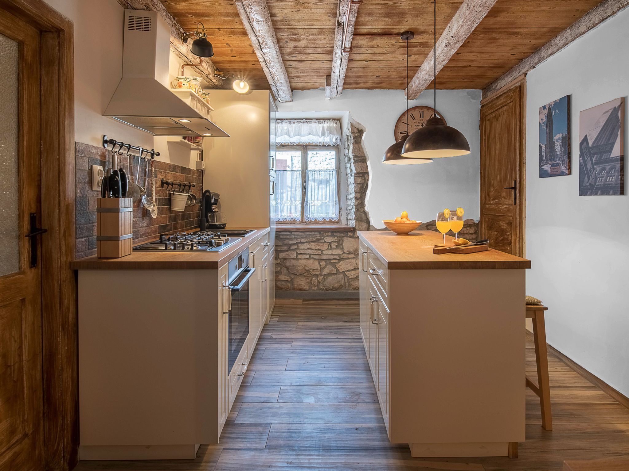 Mit Garten, Terrasse und Grill-Binnen