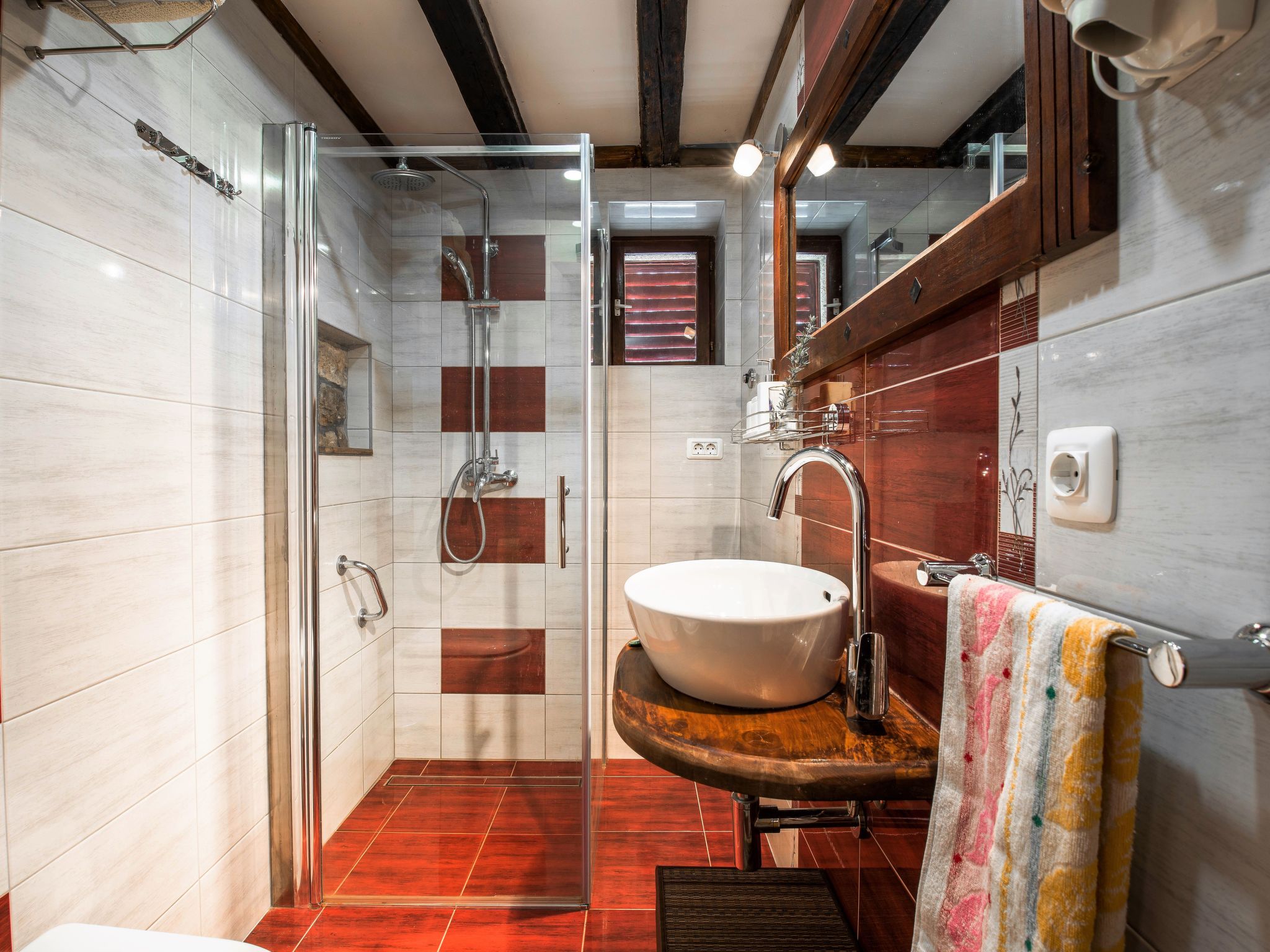 Mit Garten, Terrasse und Grill-Binnen