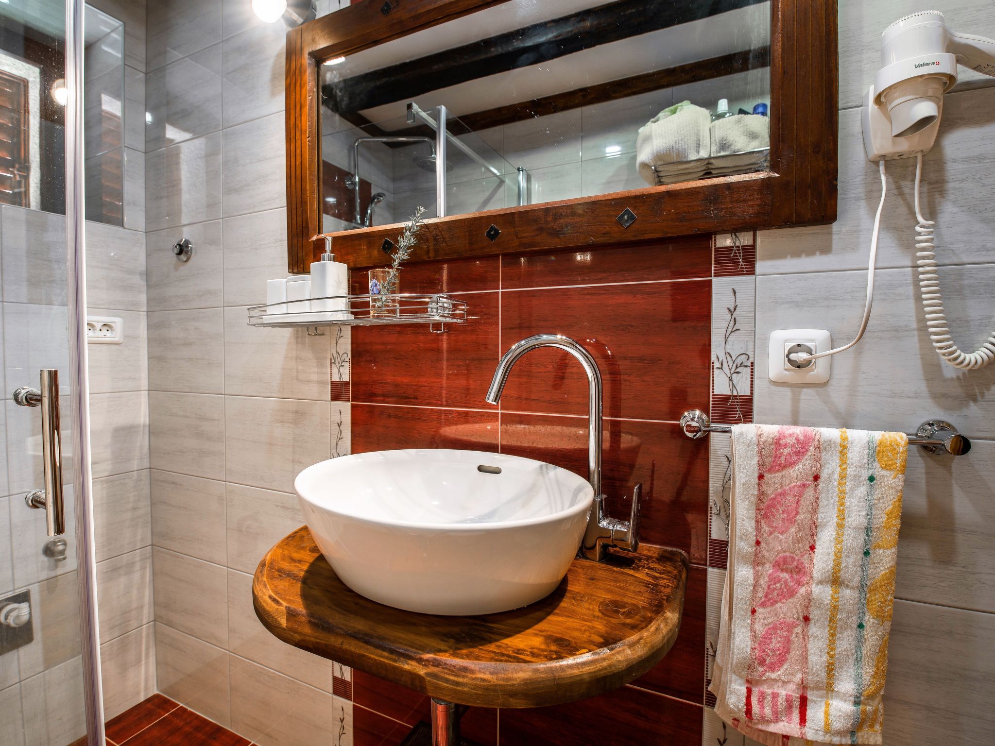 Mit Garten, Terrasse und Grill-Binnen