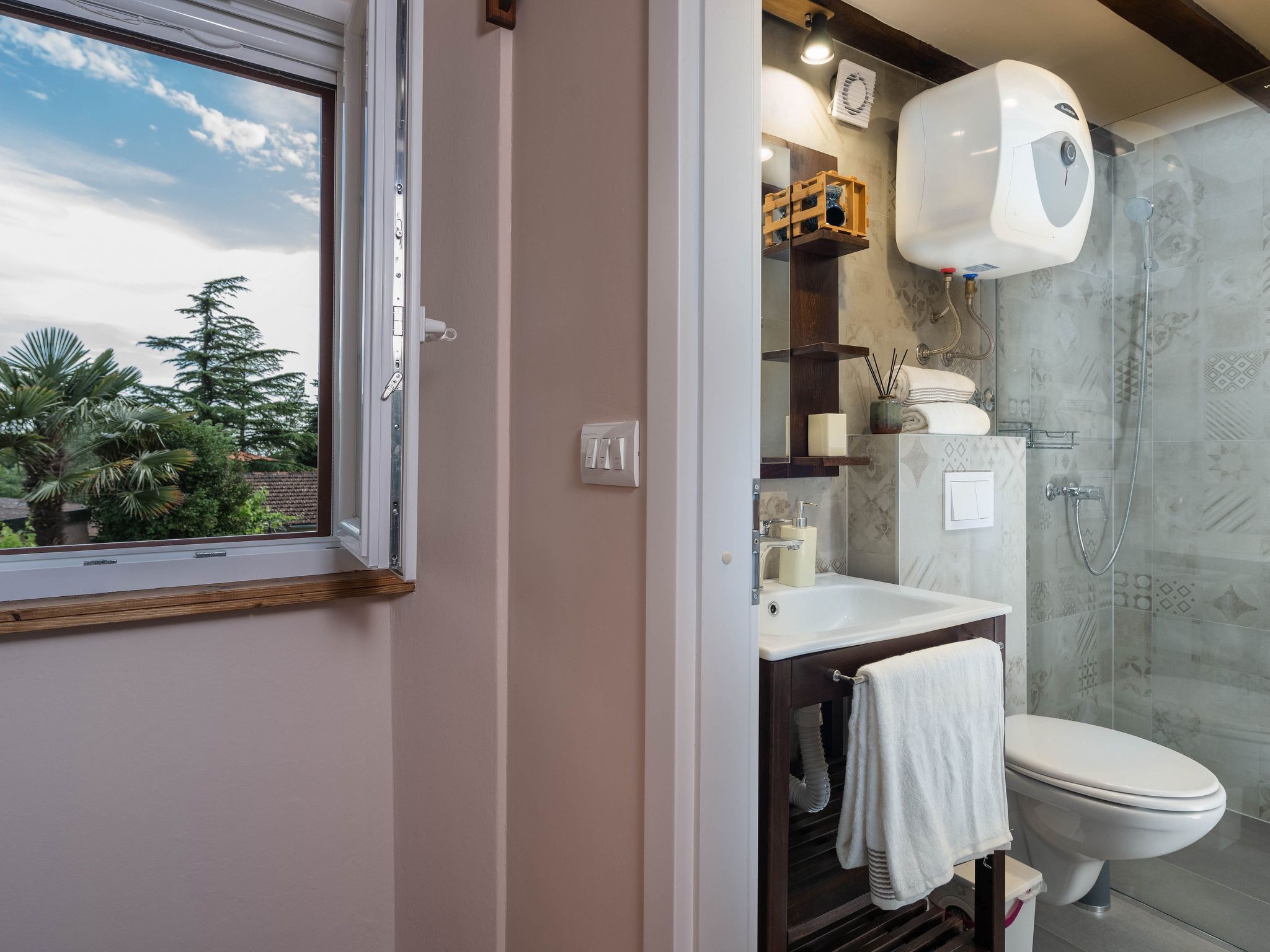 Mit Garten, Terrasse und Grill-Binnen