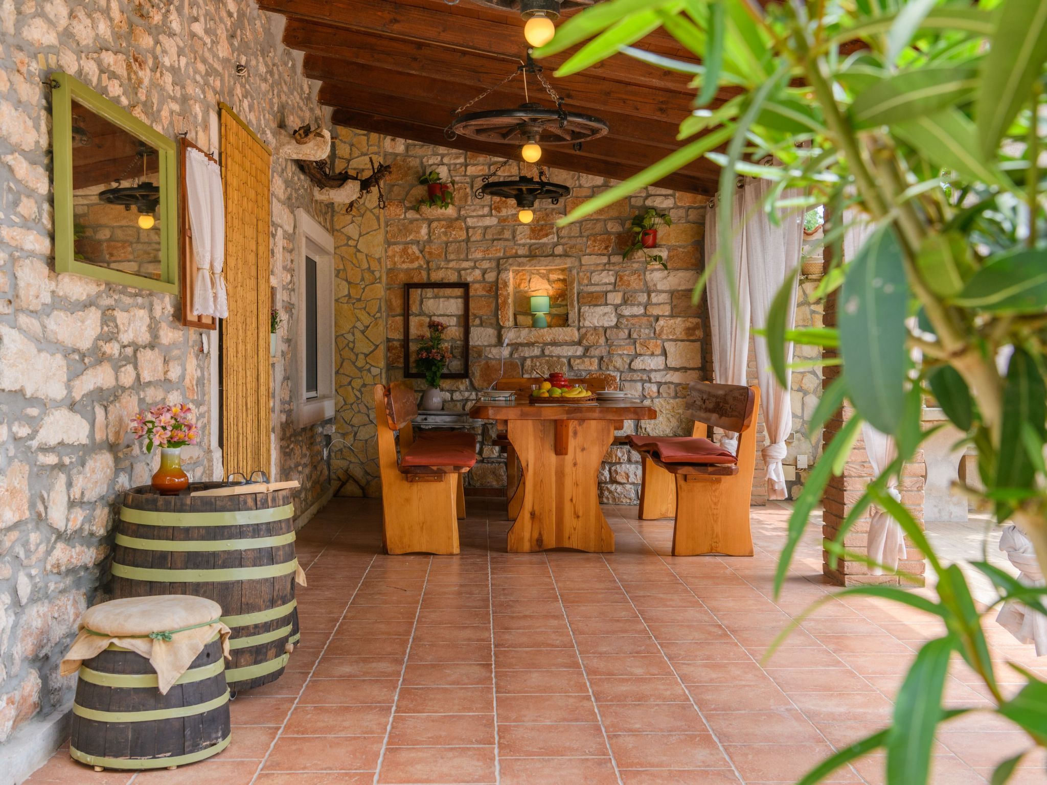 Mit Garten, Terrasse und Grill-Binnen