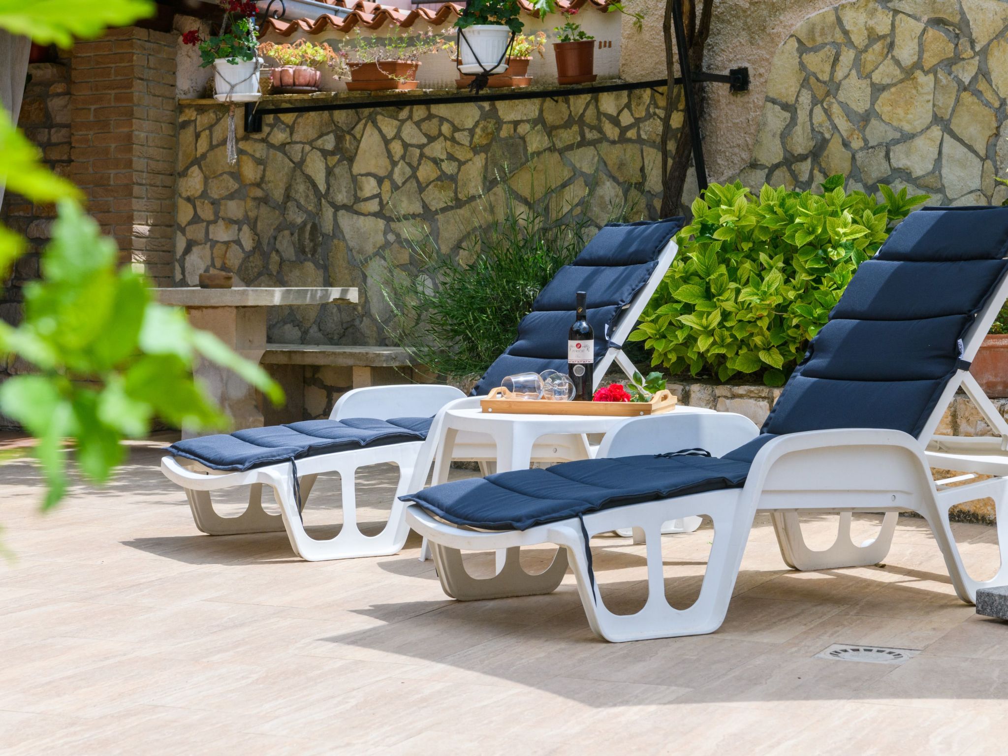 Mit Garten, Terrasse und Grill-Binnen