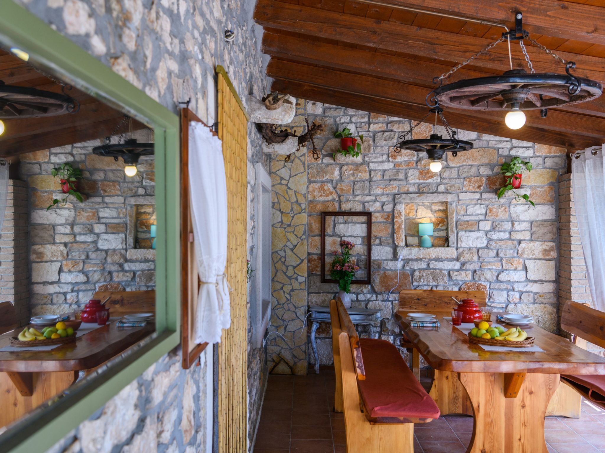 Mit Garten, Terrasse und Grill-Binnen