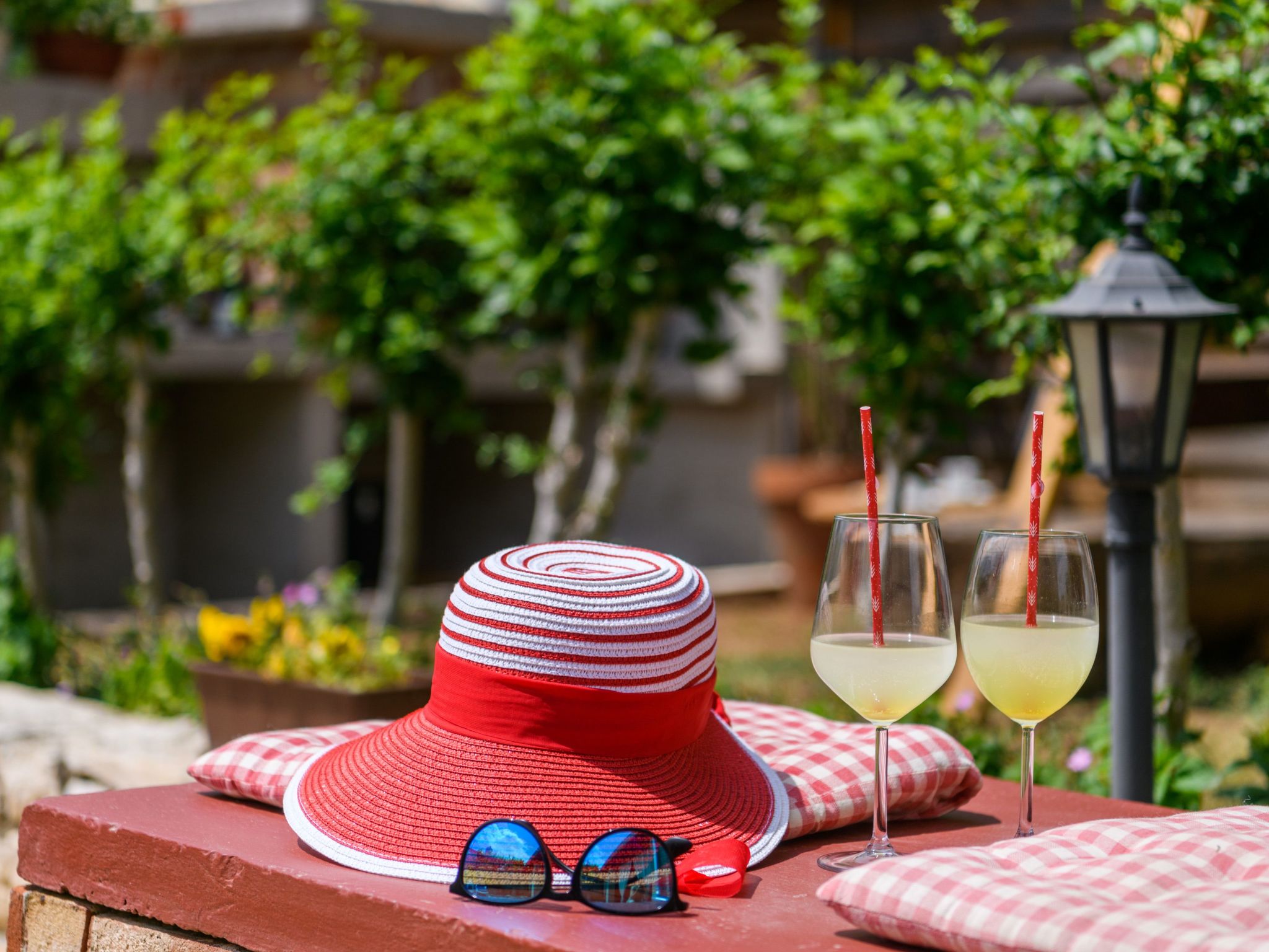 Mit Garten, Terrasse und Grill-Binnen