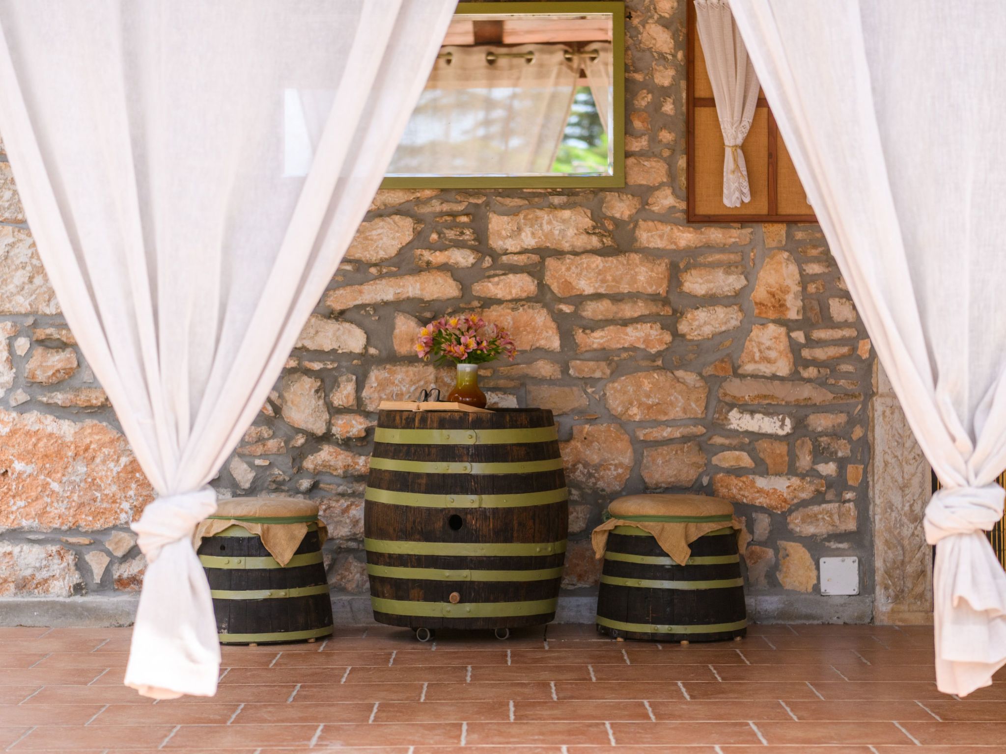 Mit Garten, Terrasse und Grill-Binnen