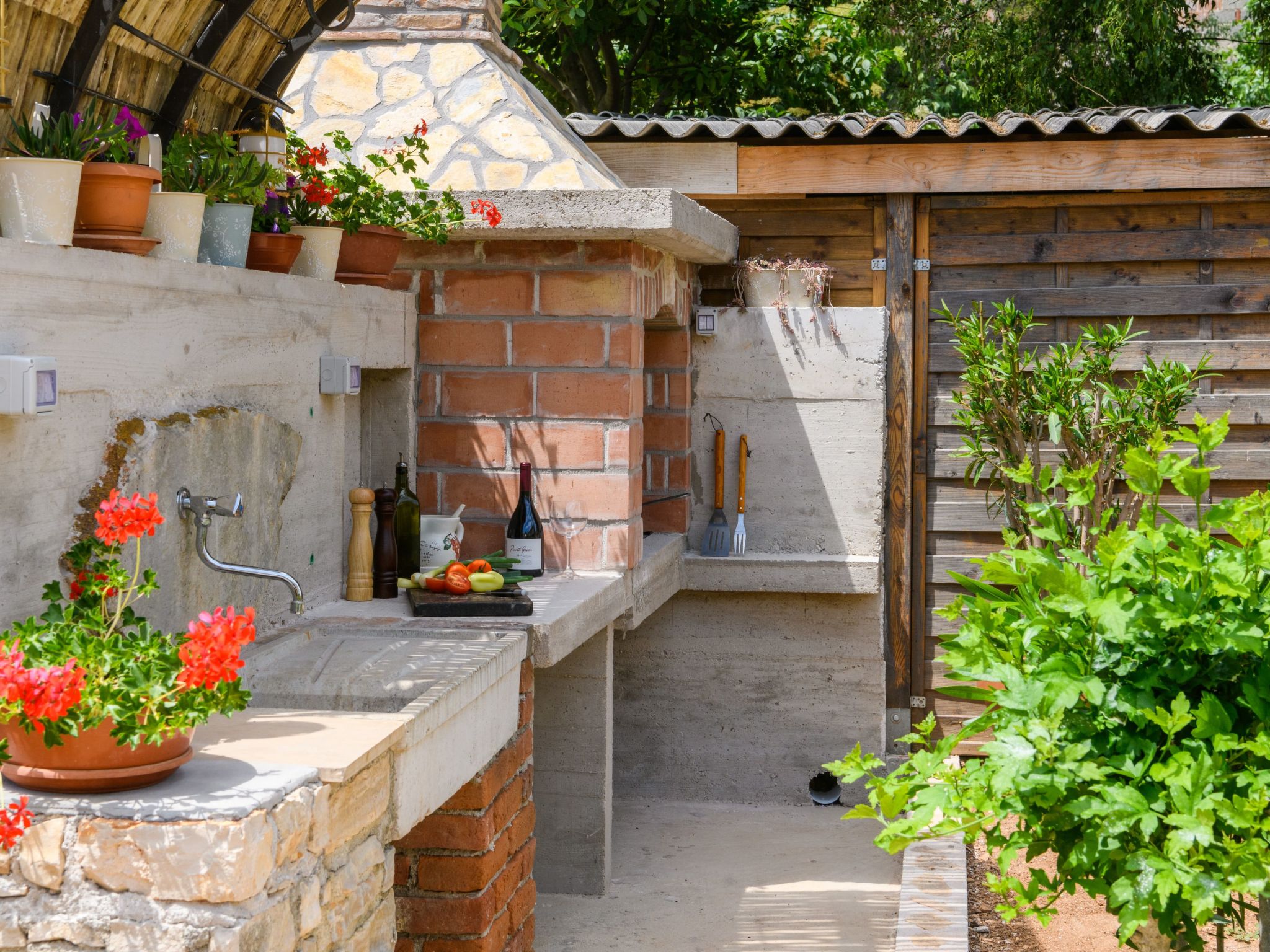 Mit Garten, Terrasse und Grill-Binnen