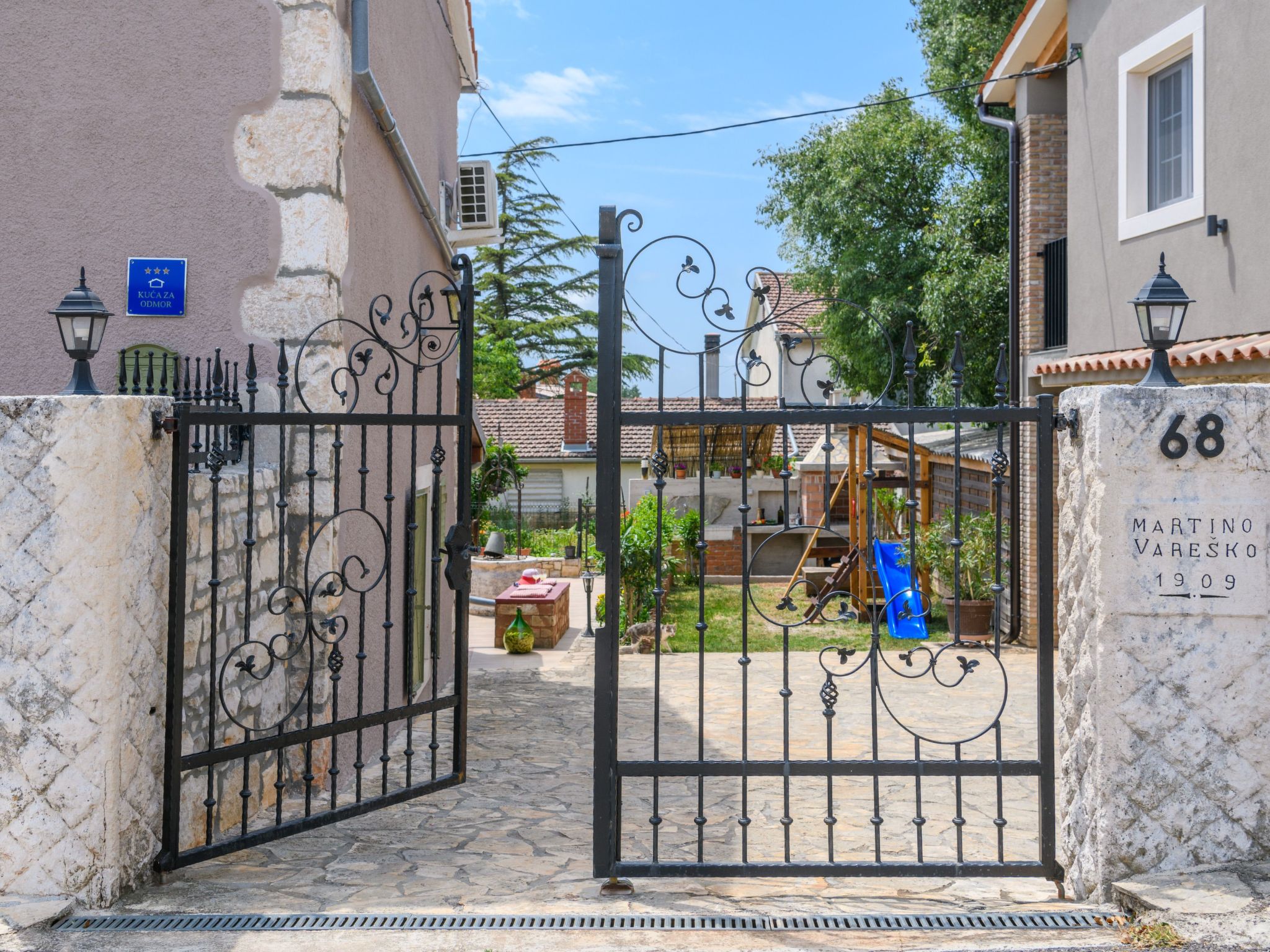Mit Garten, Terrasse und Grill-Binnen
