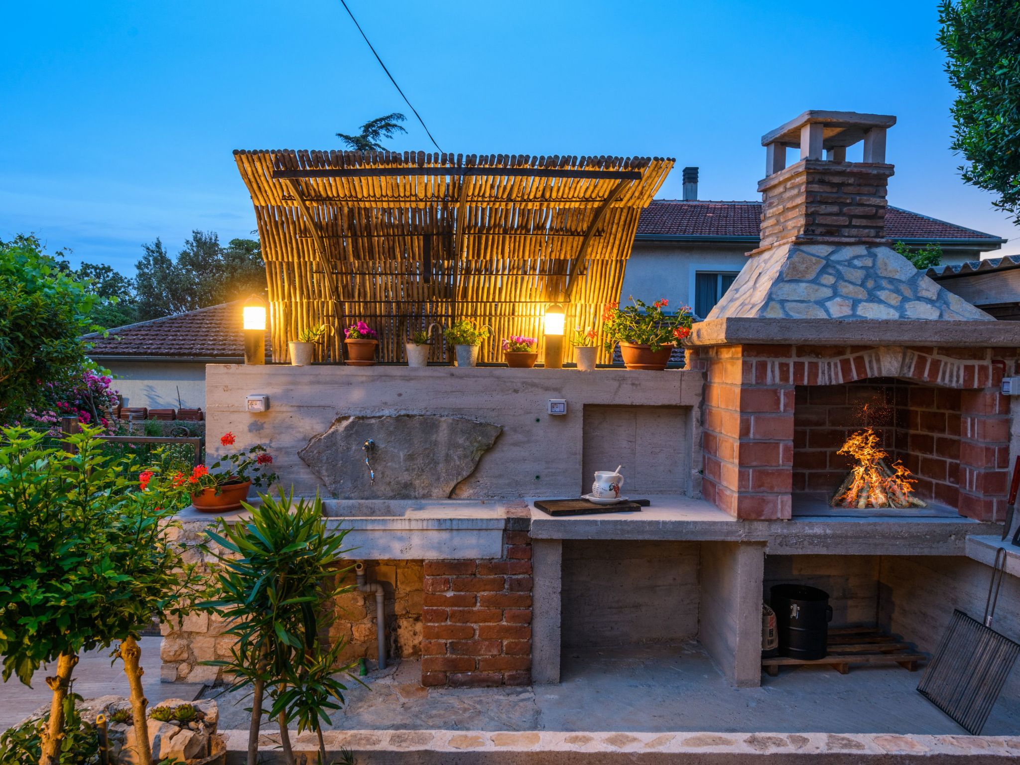 Mit Garten, Terrasse und Grill-Binnen