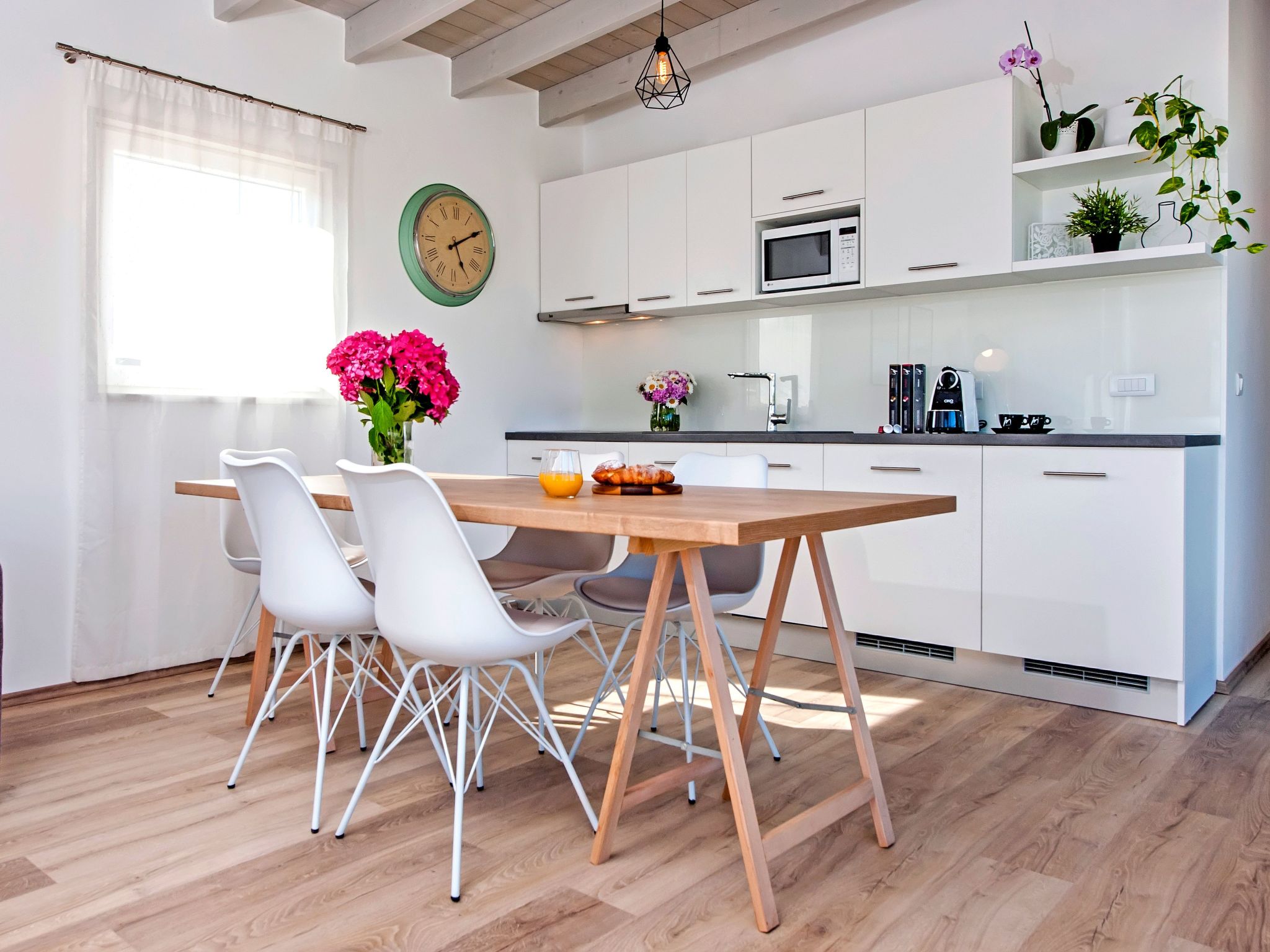 Vollständig freistehende Designervilla mit Infinity-Pool