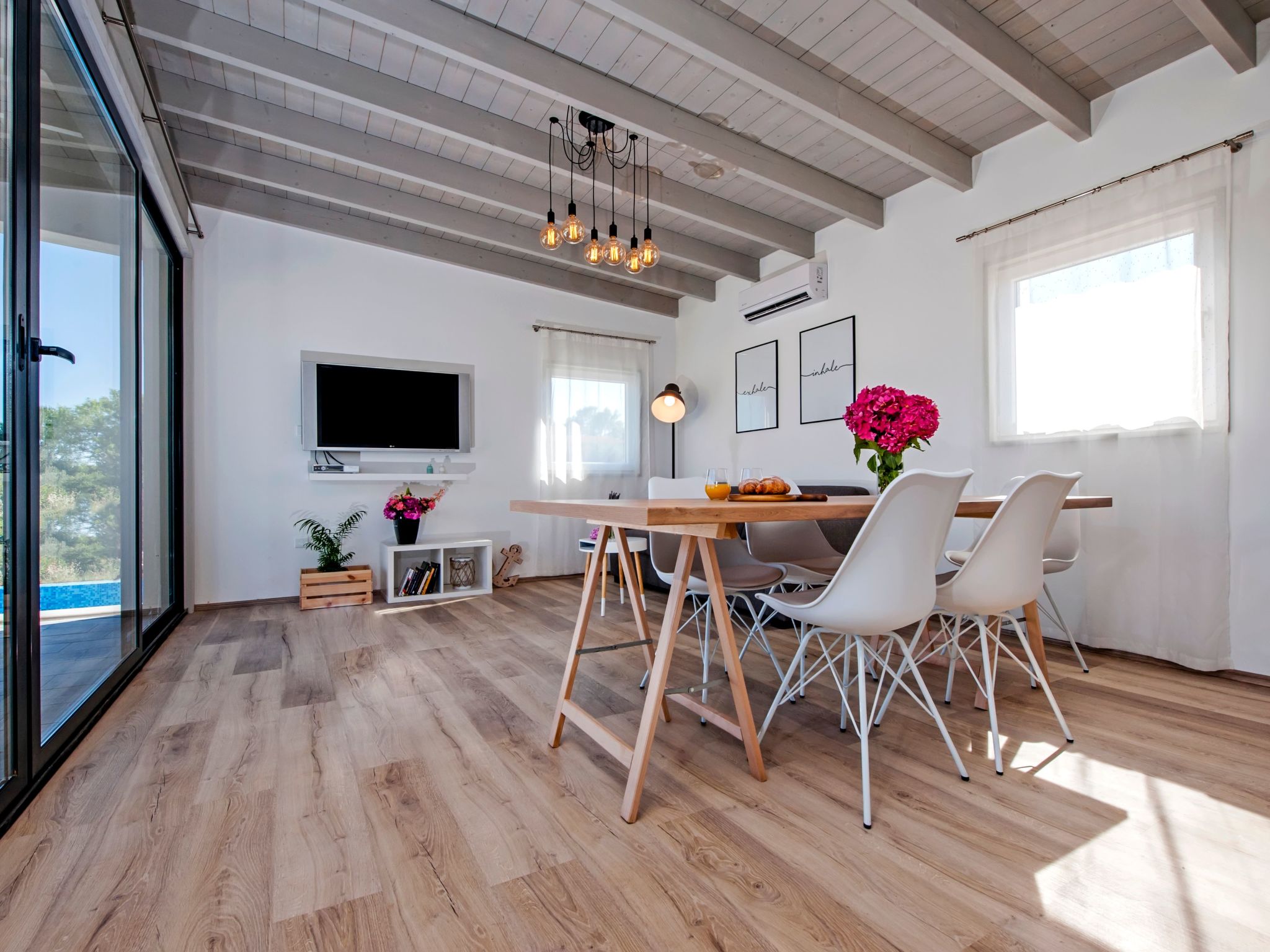 Vollständig freistehende Designervilla mit Infinity-Pool - Image-tags.info