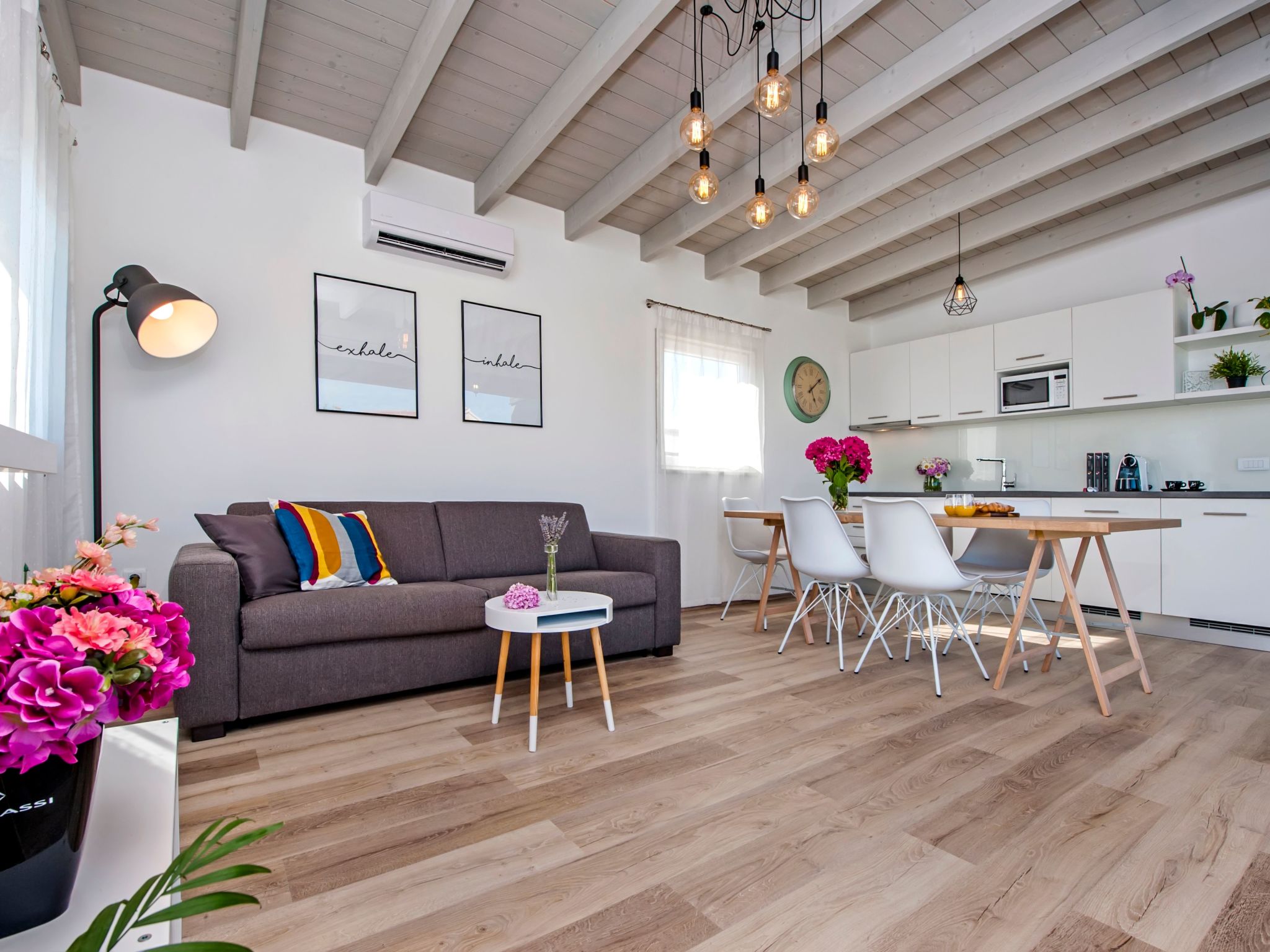 Vollständig freistehende Designervilla mit Infinity-Pool - Image-tags.info