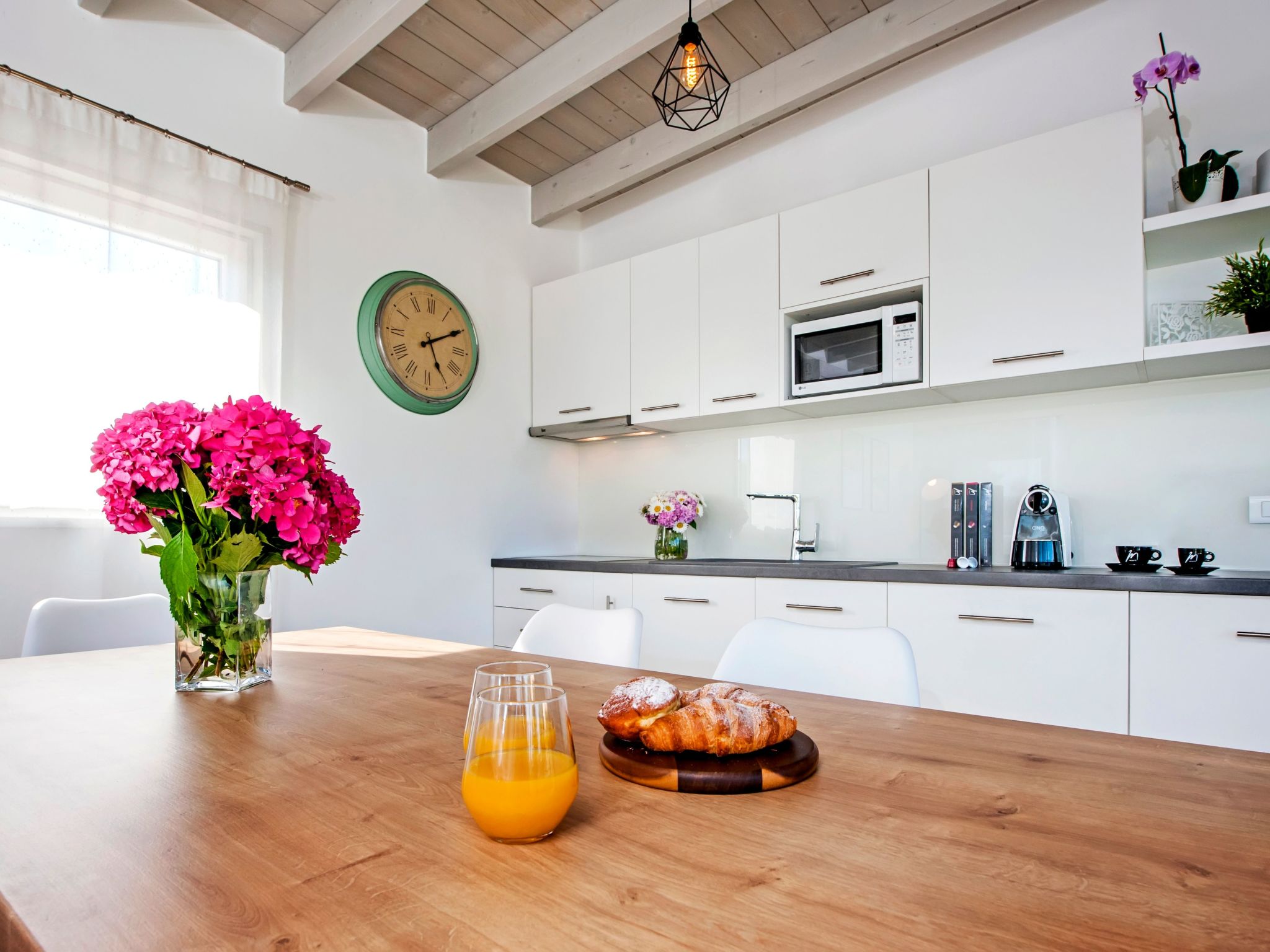 Vollständig freistehende Designervilla mit Infinity-Pool - Image-tags.info