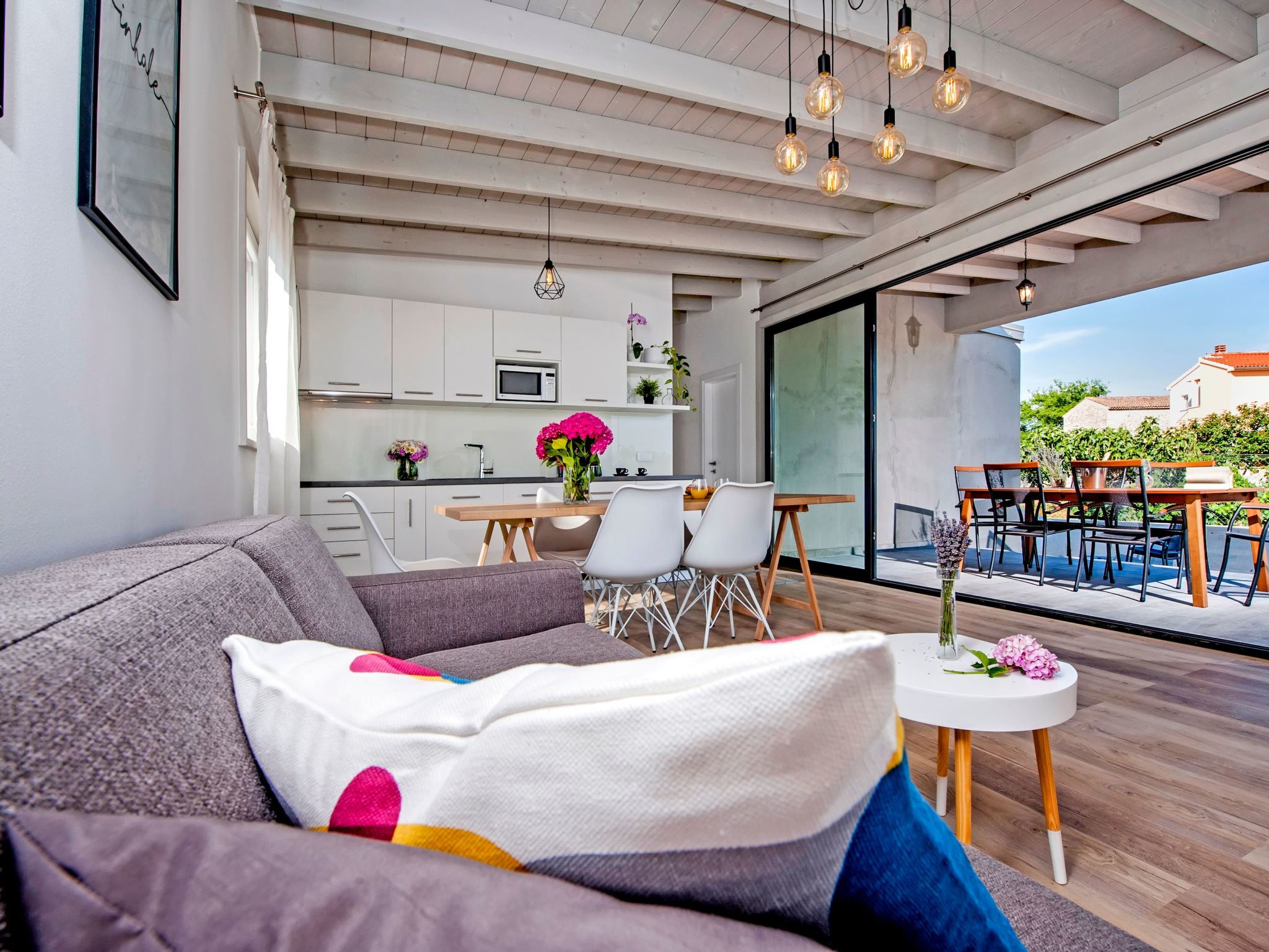 Vollständig freistehende Designervilla mit Infinity-Pool - Image-tags.info