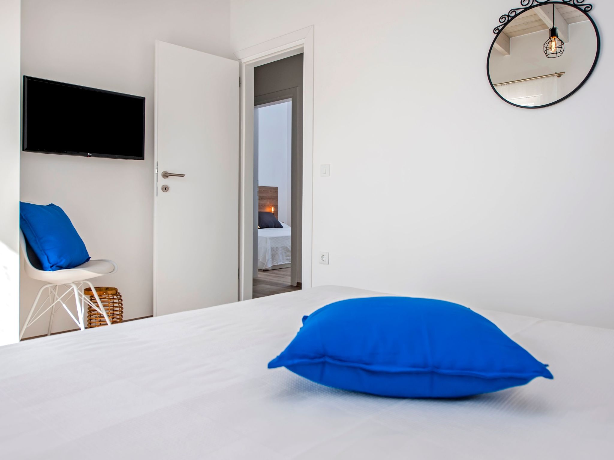 Vollständig freistehende Designervilla mit Infinity-Pool - Image-tags.info