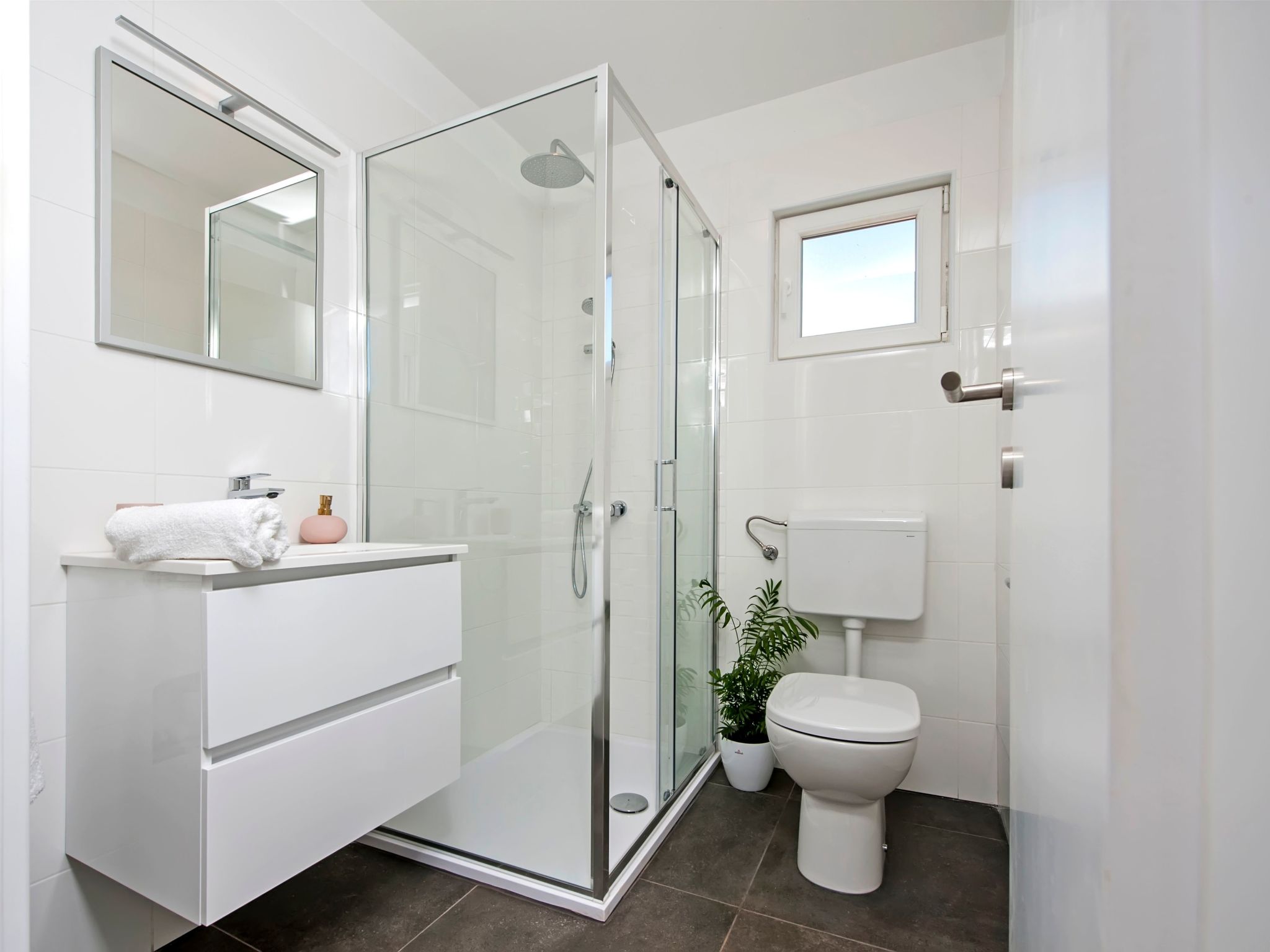 Vollständig freistehende Designervilla mit Infinity-Pool - Image-tags.info