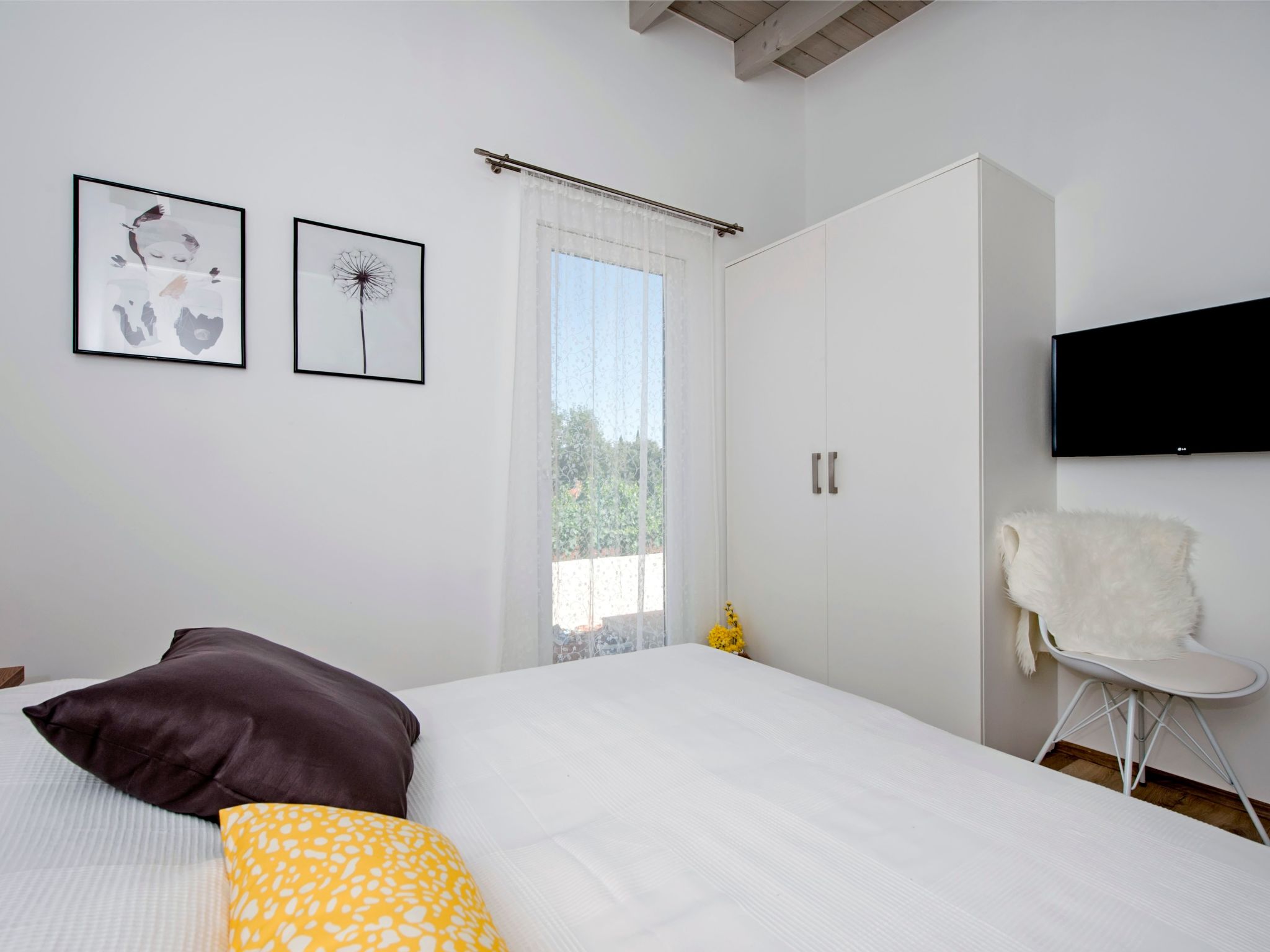 Vollständig freistehende Designervilla mit Infinity-Pool - Image-tags.info