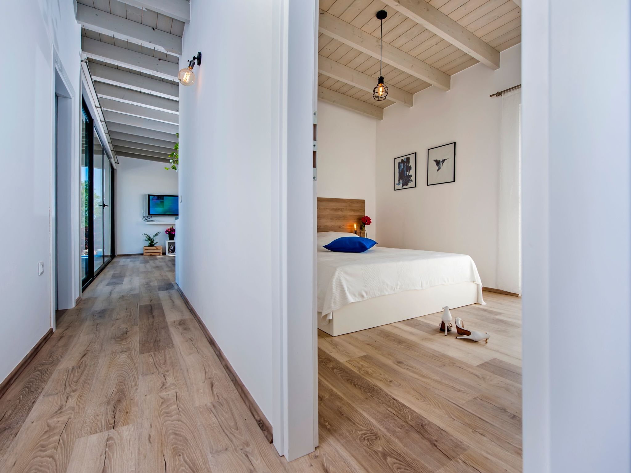 Vollständig freistehende Designervilla mit Infinity-Pool - Image-tags.info