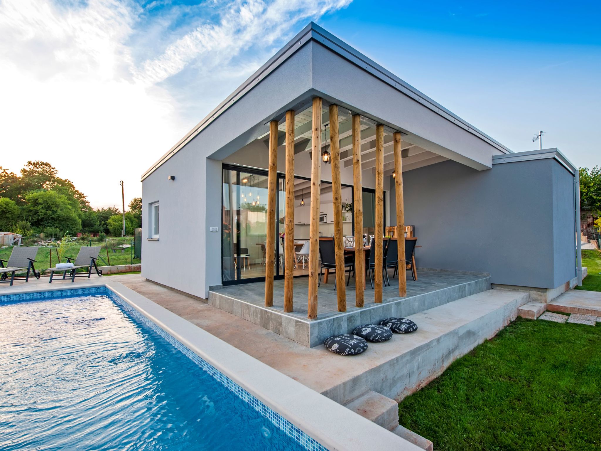 Vollständig freistehende Designervilla mit Infinity-Pool - Image-tags.info