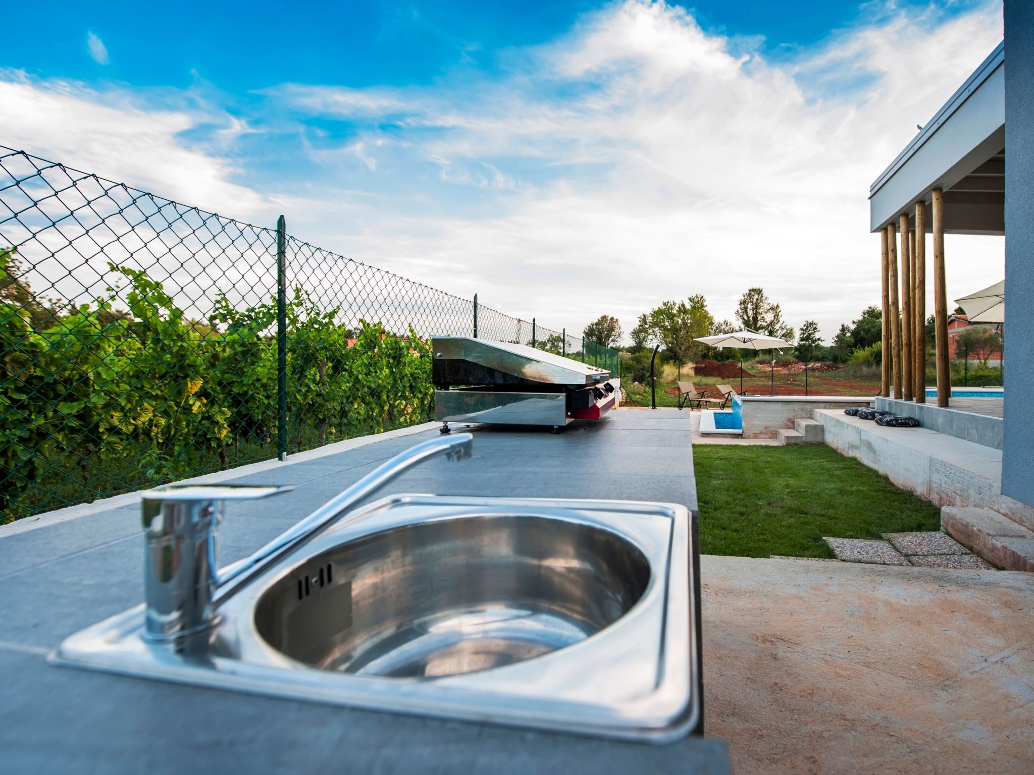 Vollständig freistehende Designervilla mit Infinity-Pool - Image-tags.info