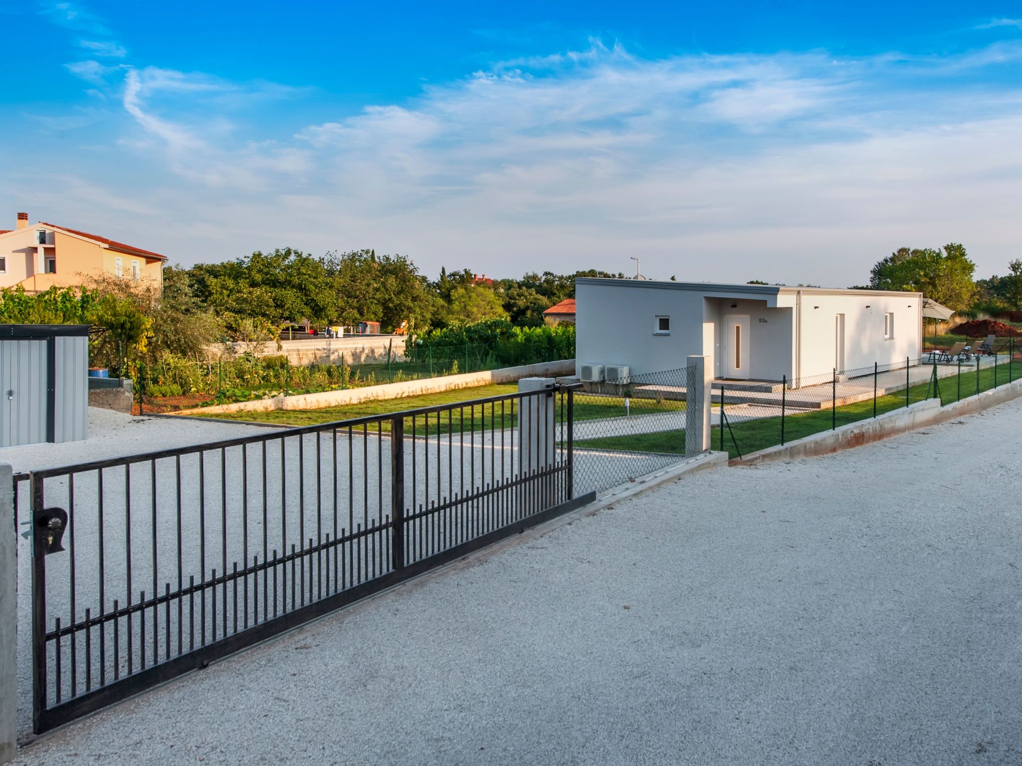 Vollständig freistehende Designervilla mit Infinity-Pool - Image-tags.info