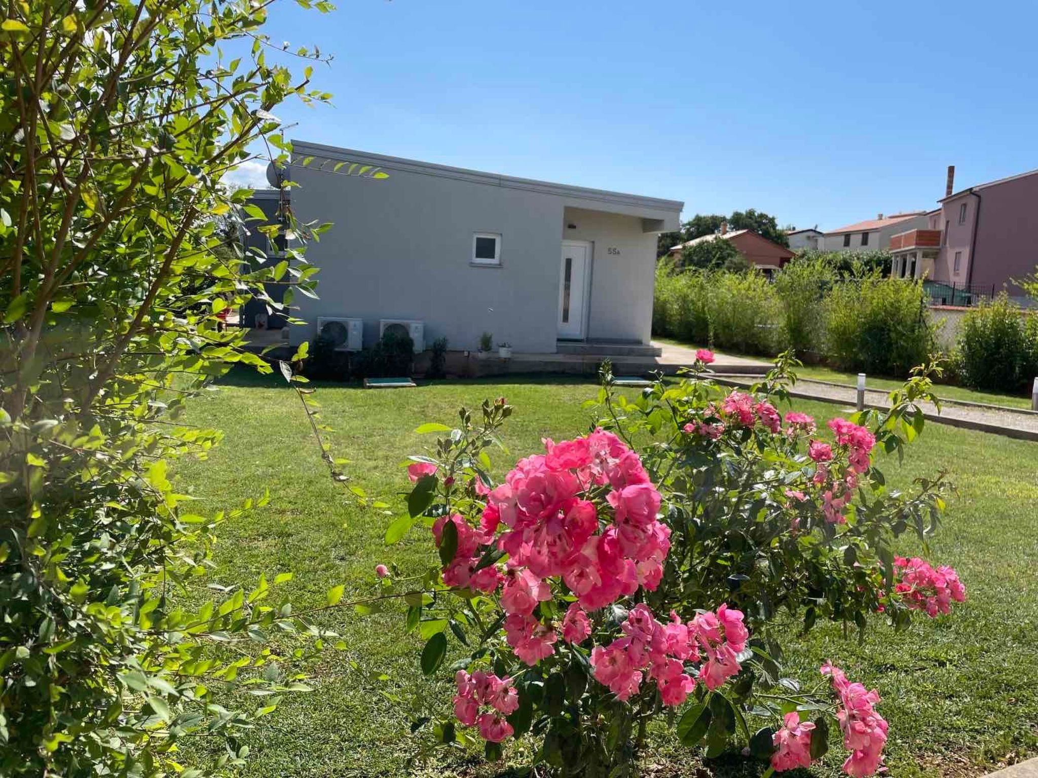 Vollständig freistehende Designervilla mit Infinity-Pool - Image-tags.info