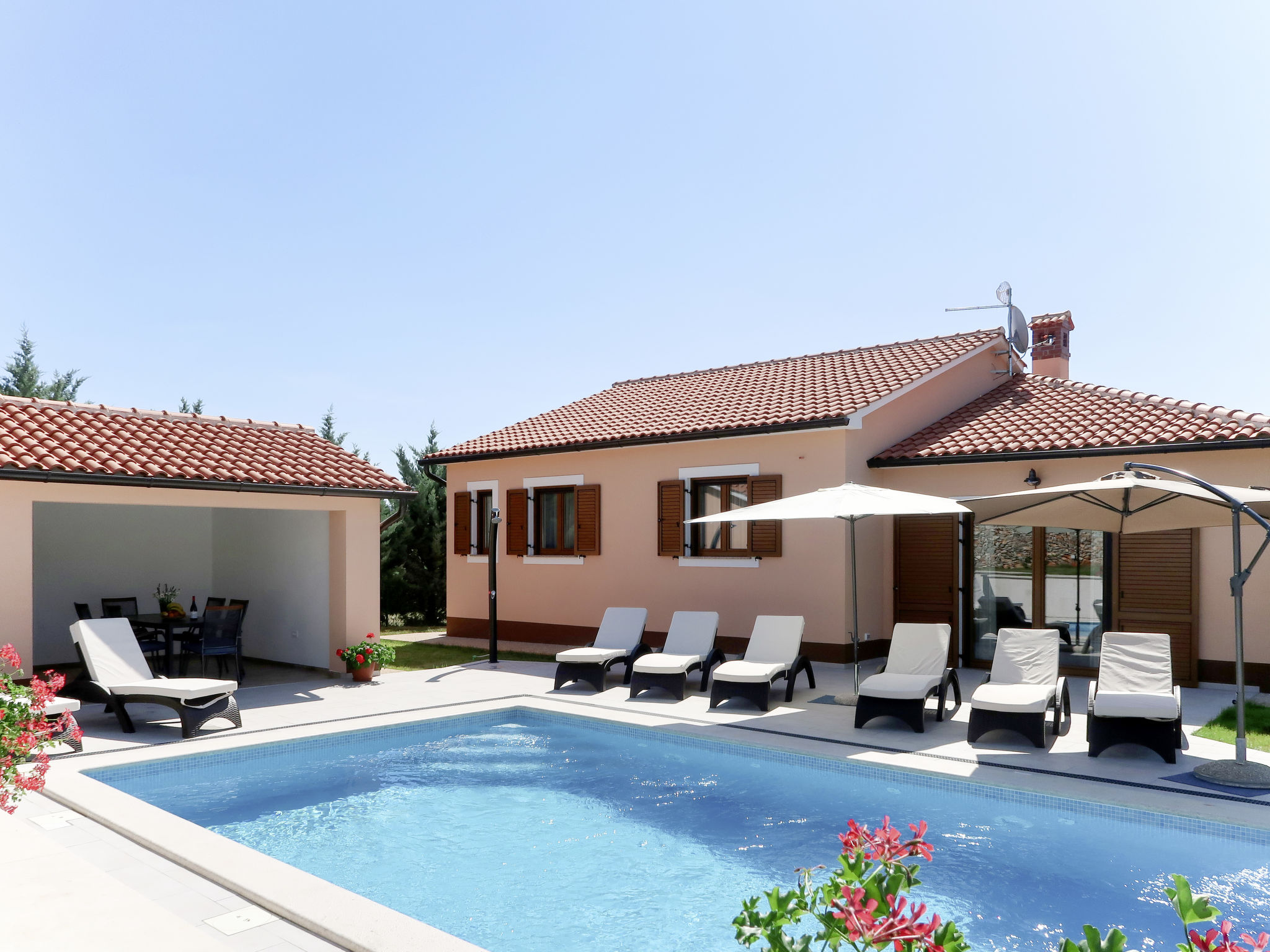 Vakantiehuis met privé zwembad in Pula/Rakalj (Kroatië) voor 8 personen