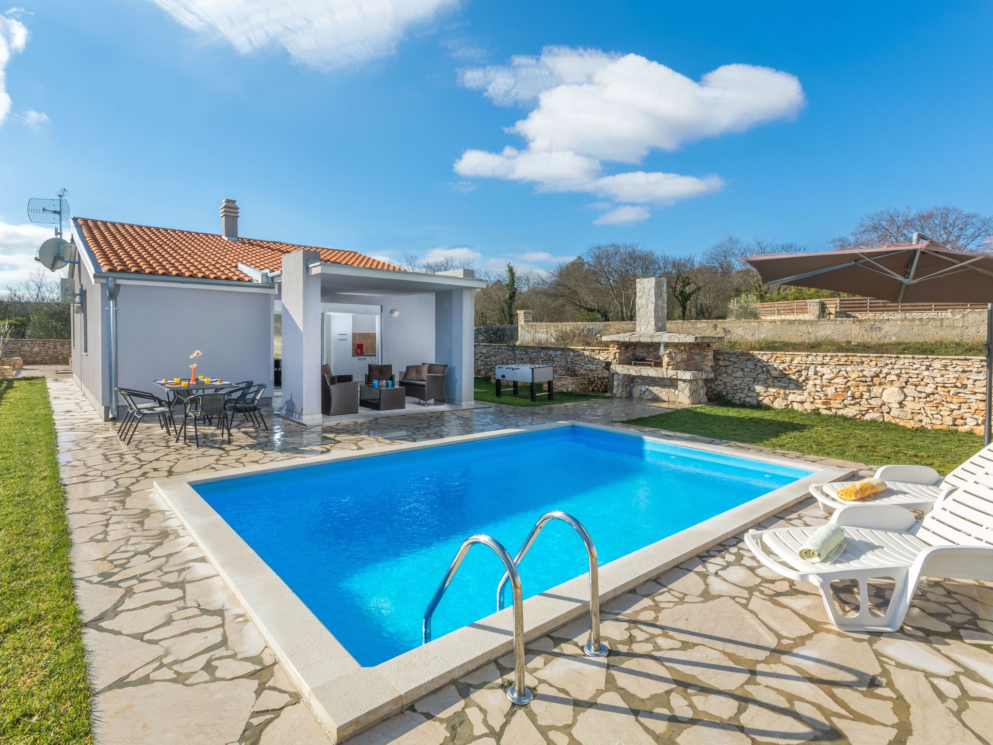 Vakantiehuis met privé zwembad in Pula/Rakalj (Kroatië) voor 6 personen