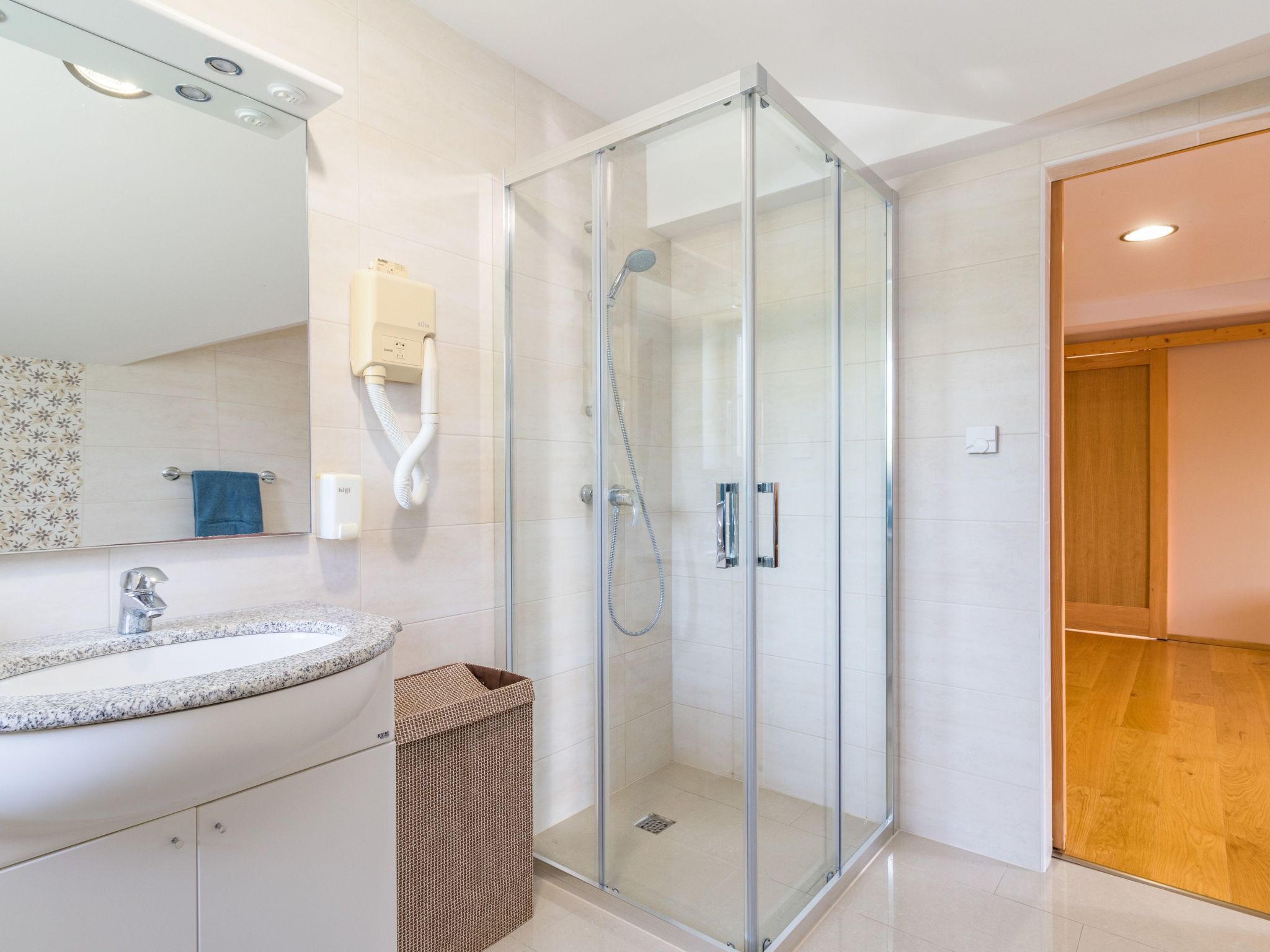 Villa Krase mit Pool-Dedans