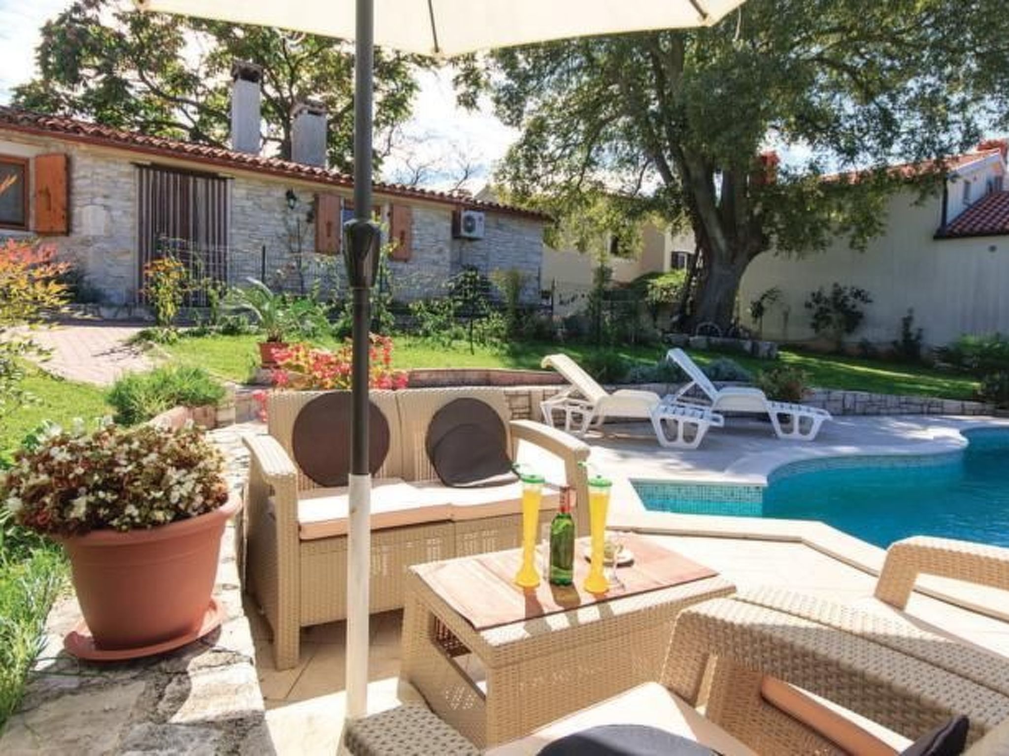 "Vickovi" mit Gemeinschaftspool-Binnen