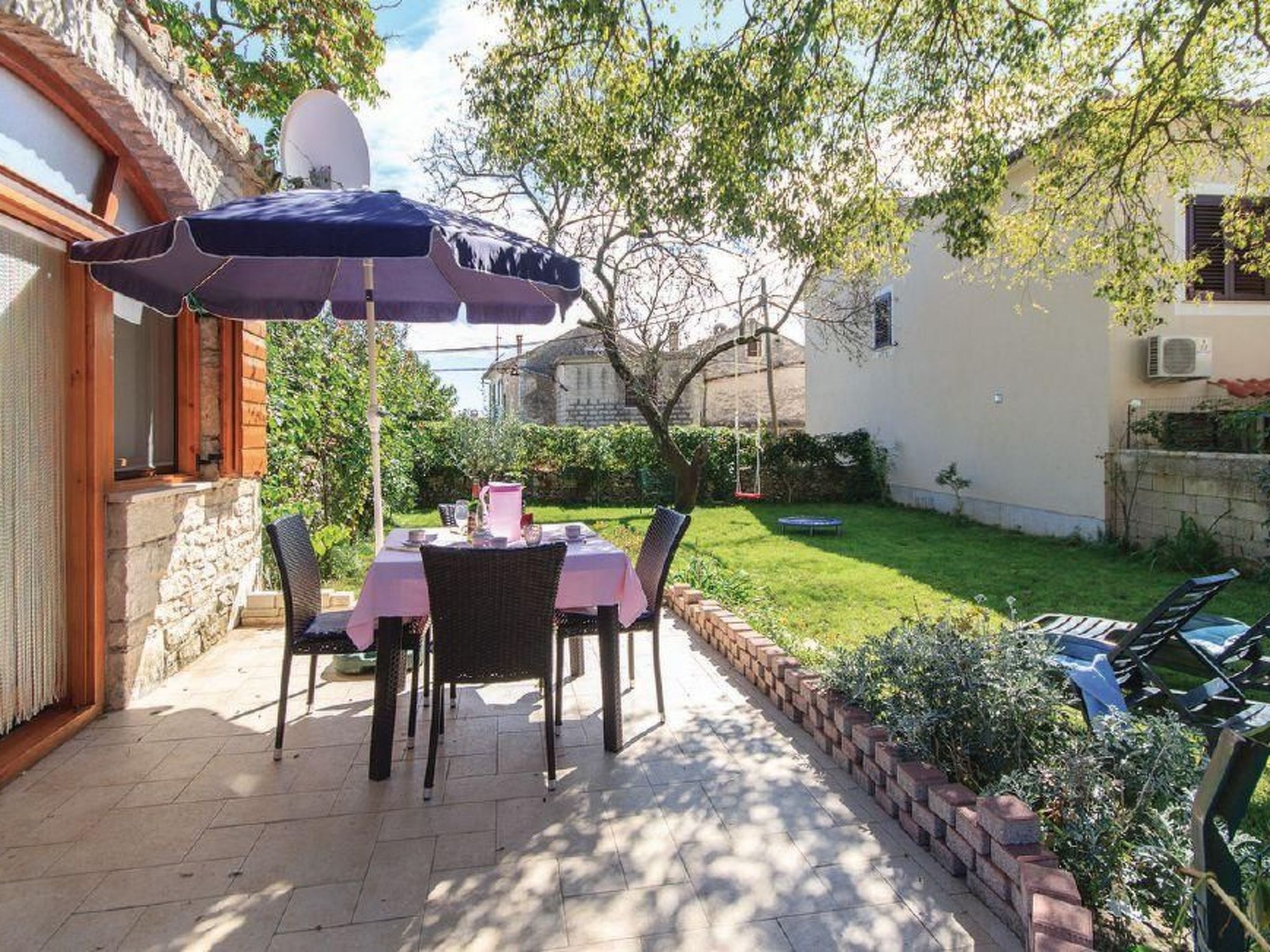 "Vickovi" mit Gemeinschaftspool-Binnen