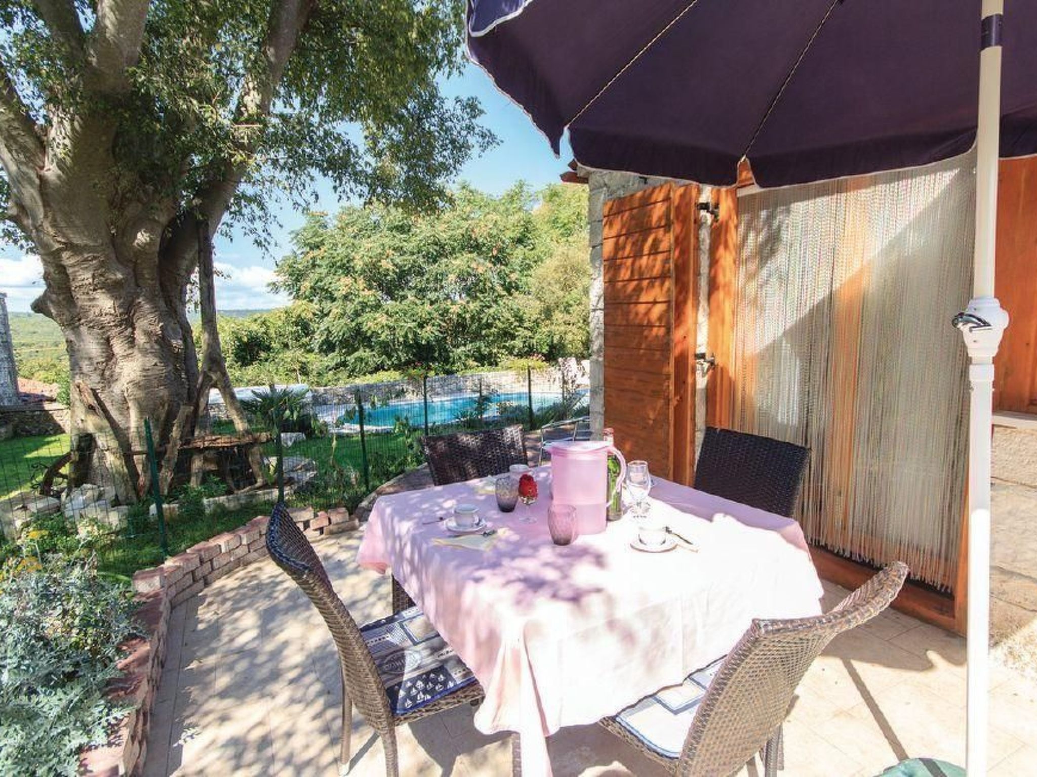 "Vickovi" mit Gemeinschaftspool-Binnen