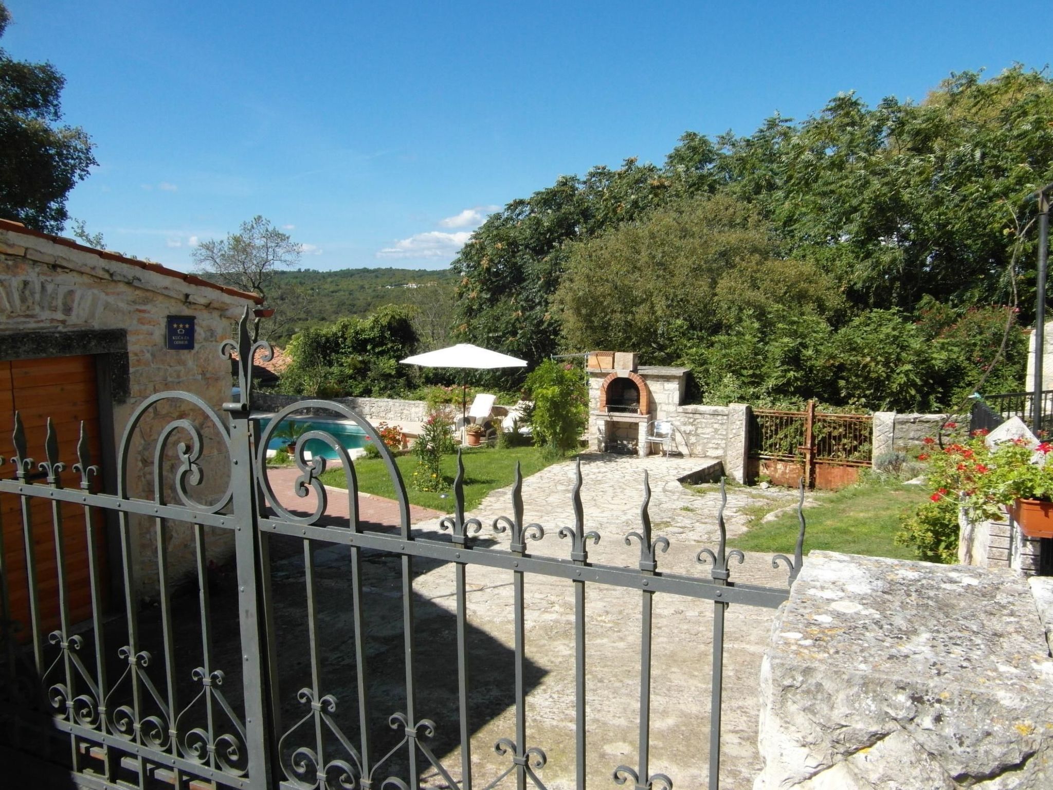 "Vickovi" mit Gemeinschaftspool-Binnen