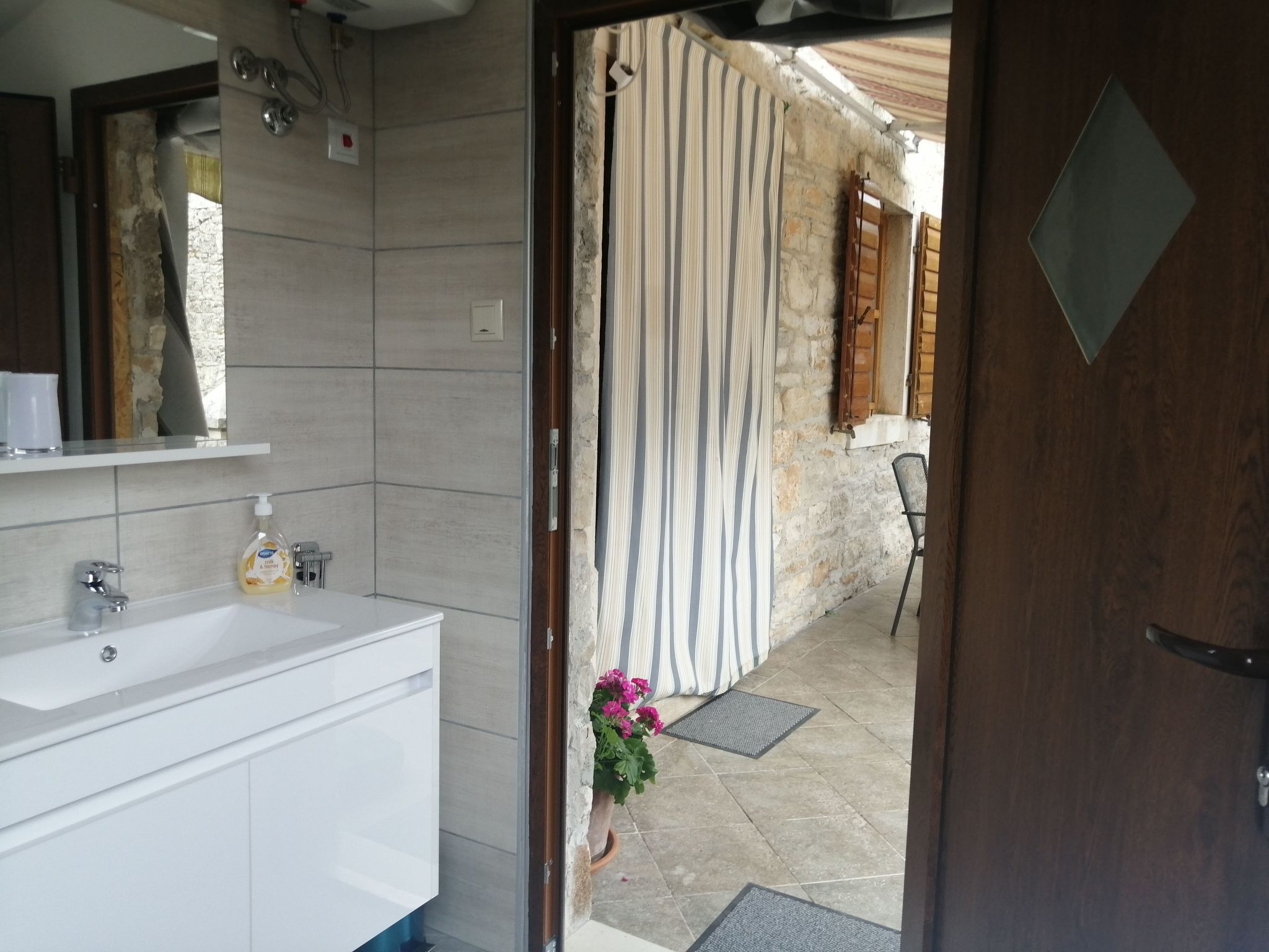 Villa 'Vickovi' mit Gemeinschaftspool-Binnen