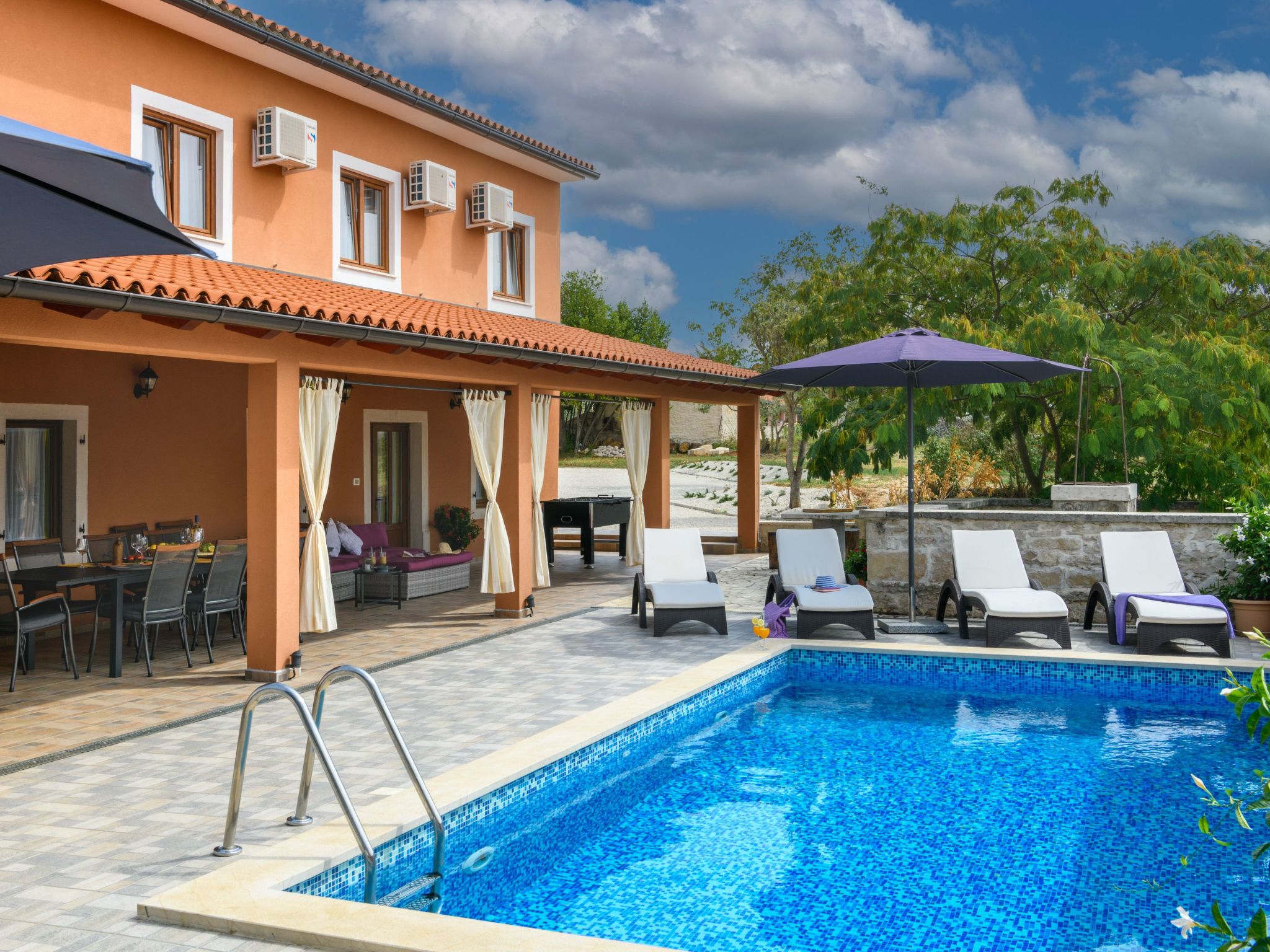 Vakantiehuis met privé zwembad in Pula/Rakalj (Kroatië) voor 10 personen