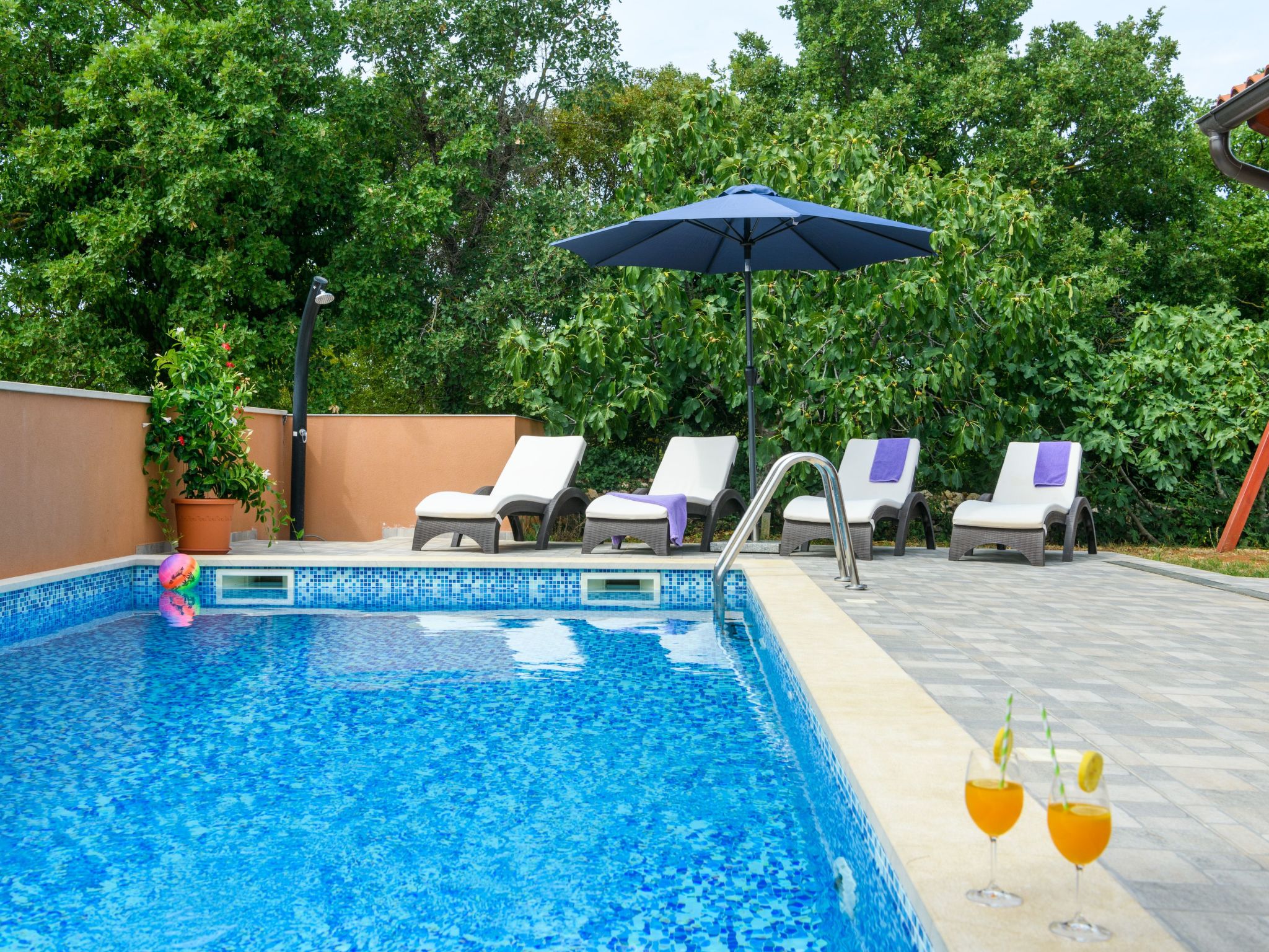 Villa mit privatem Pool auf einem 4000 Quadratmeter großen Grundstück.-Drinnen