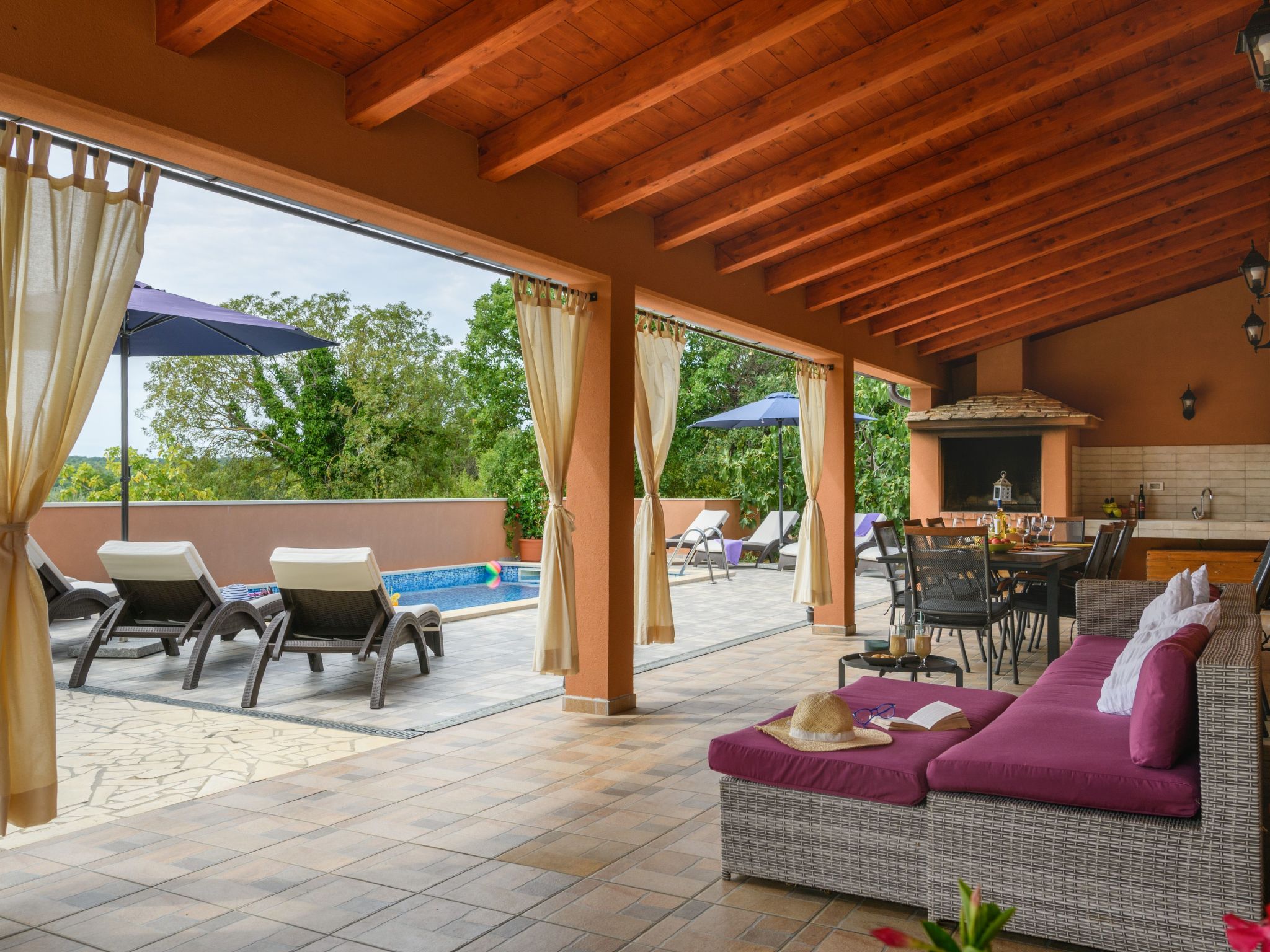 Villa mit privatem Pool auf einem 4000 Quadratmeter großen Grundstück.-Drinnen