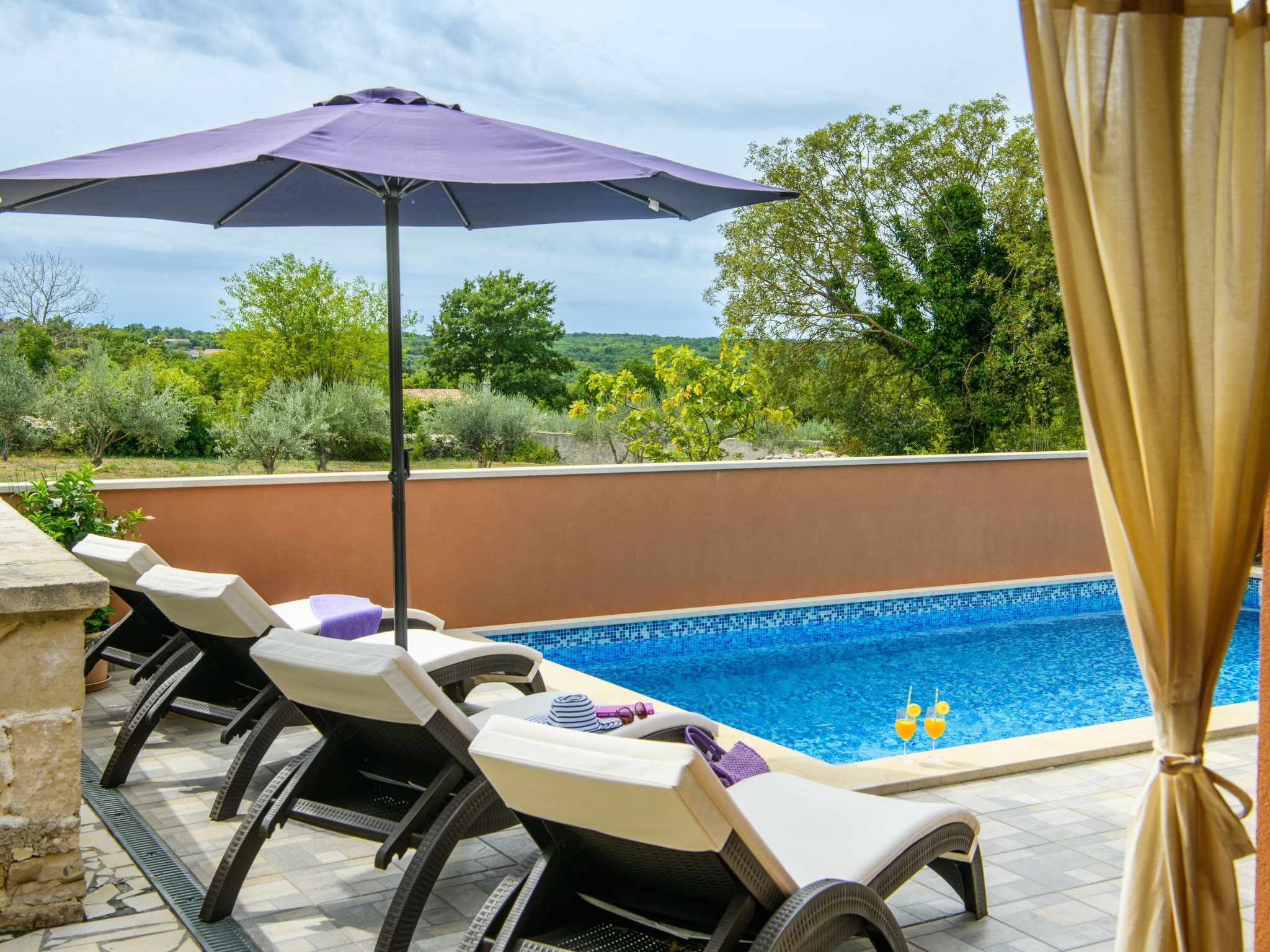 Villa mit privatem Pool auf einem 4000 Quadratmeter großen Grundstück.-Drinnen