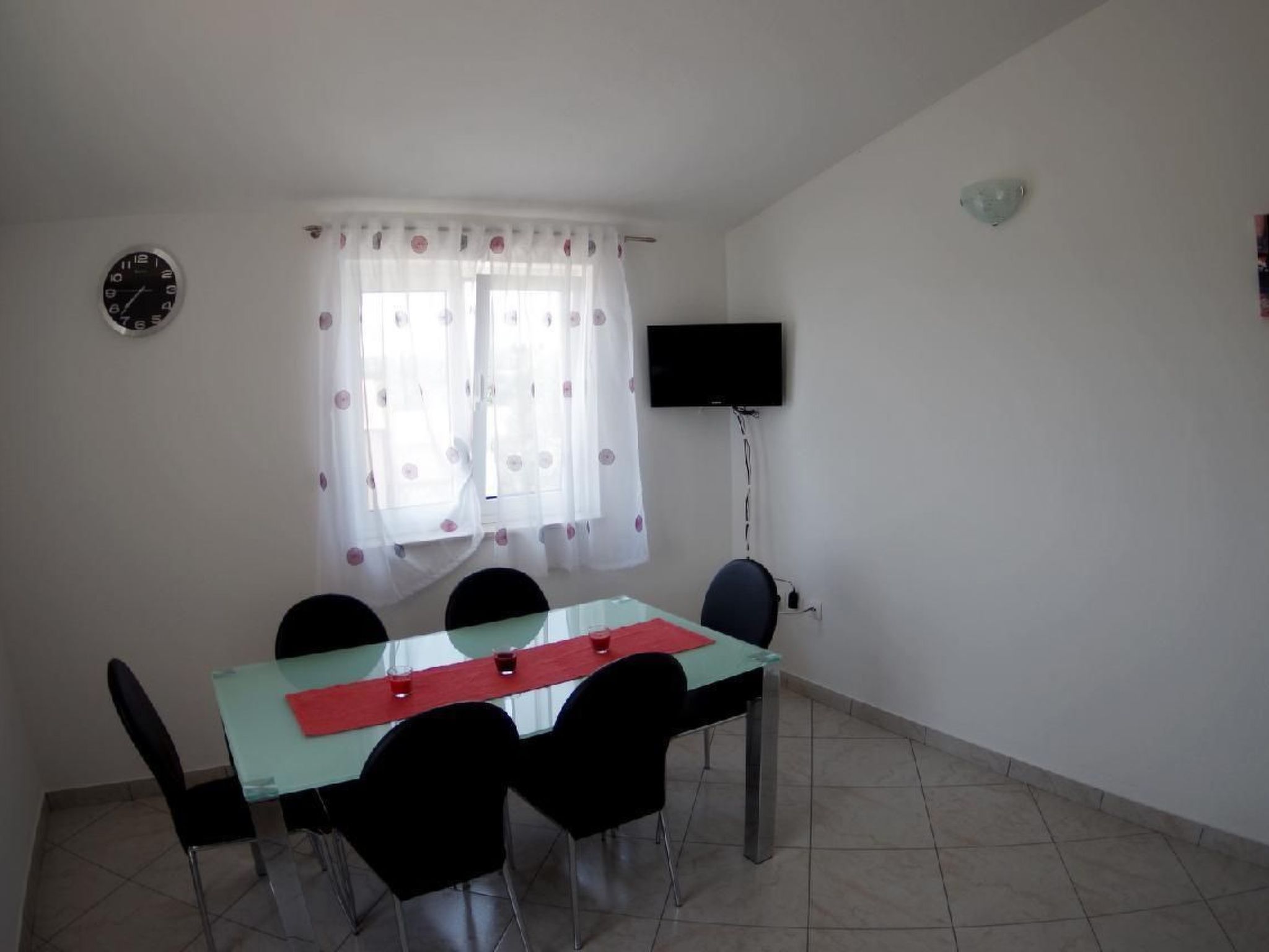 In Rakalj mit Grill, Garten und Terrasse-Dedans