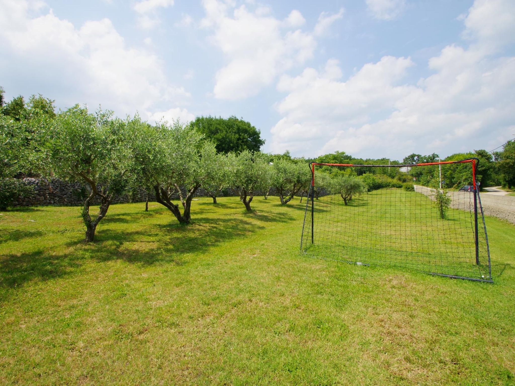 Wohnung in Rakalj mit privatem Parkplatz-Buiten