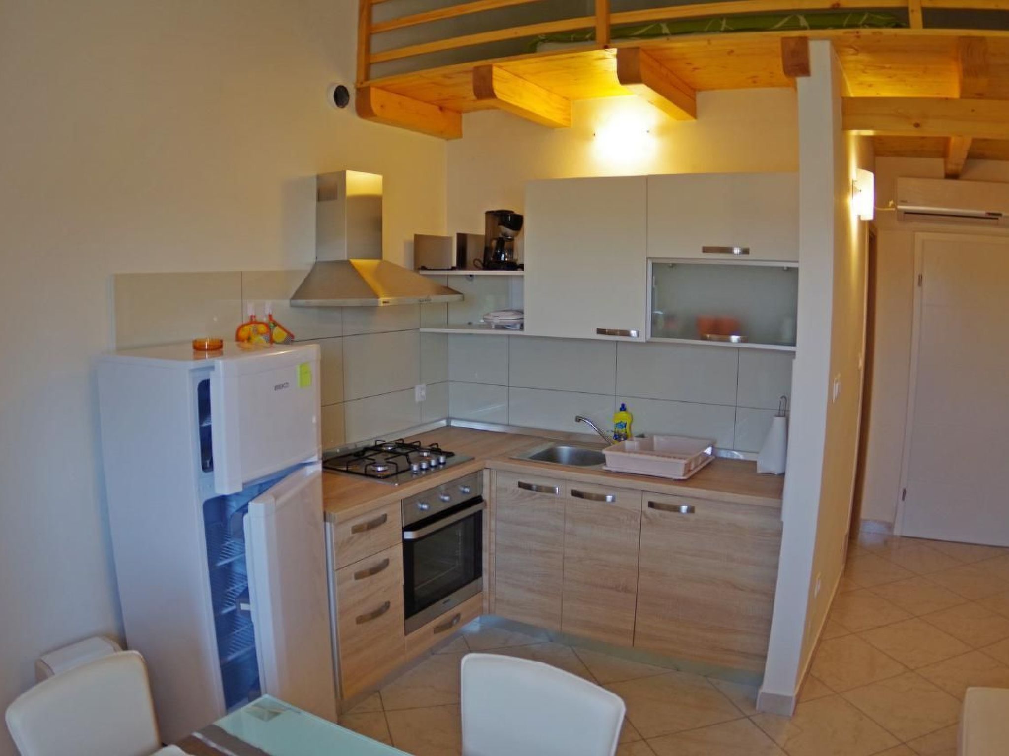 Appartement in Rakalj mit gemeinsamem Pool, Terrasse und Grill-Image-tags.info