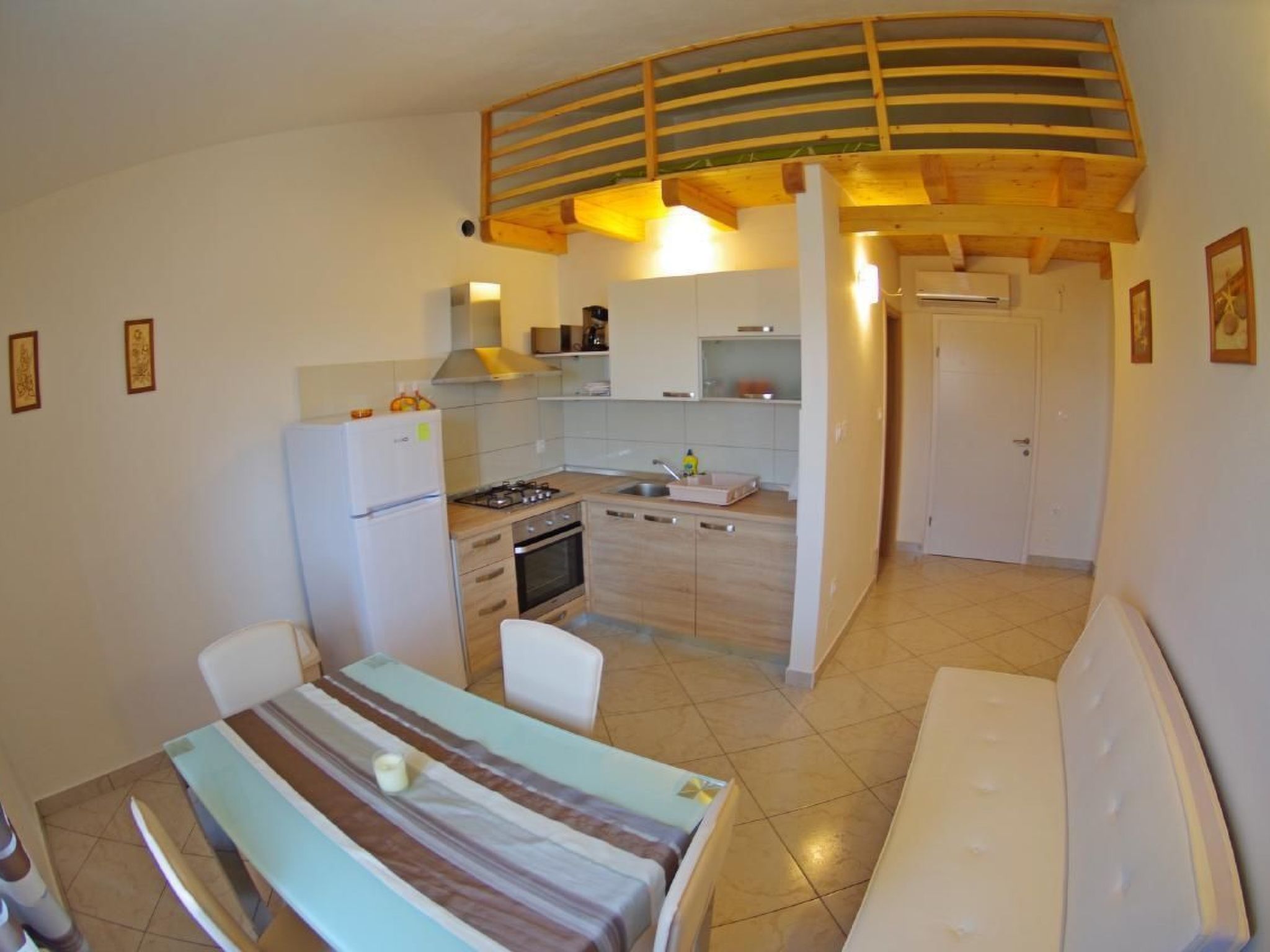 Appartement in Rakalj mit gemeinsamem Pool, Terrasse und Grill-Dedans