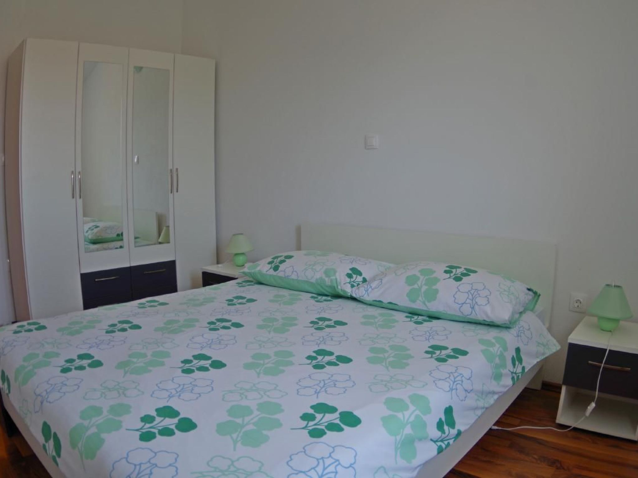 Appartement in Rakalj mit gemeinsamem Pool, Terrasse und Grill-Dedans