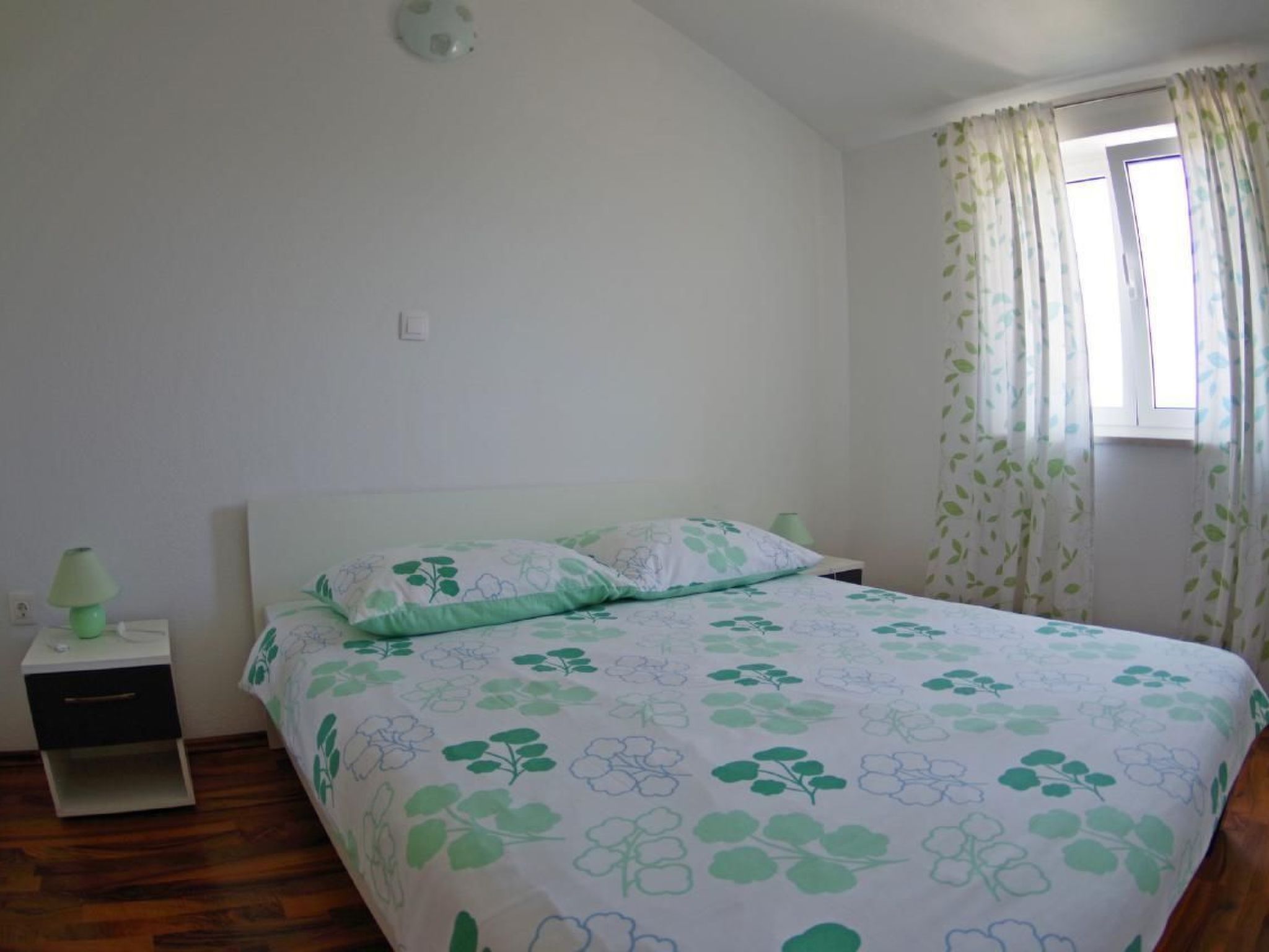 Appartement in Rakalj mit gemeinsamem Pool, Terrasse und Grill-Dedans